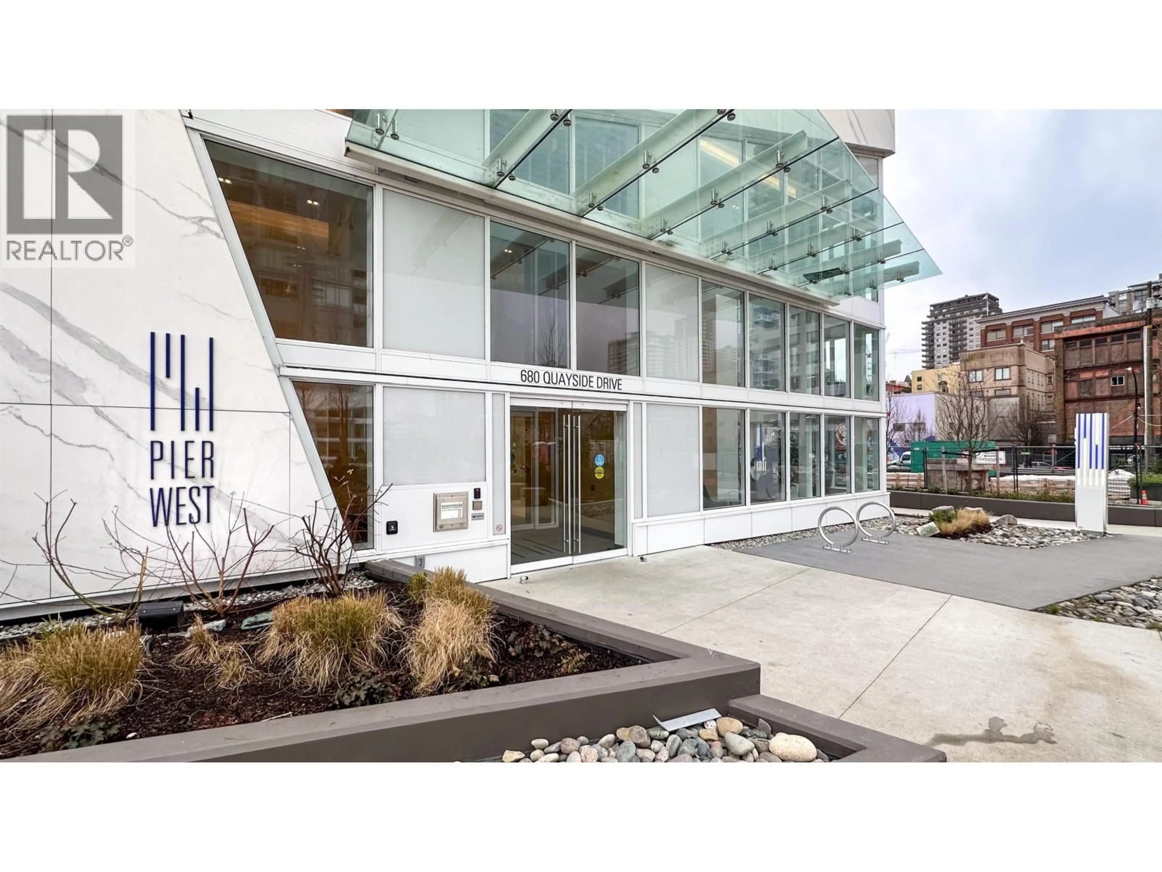 Indoor foyer for 4701 - 680 QUAYSIDE DRIVE, New Westminster British Columbia V3M0P2
