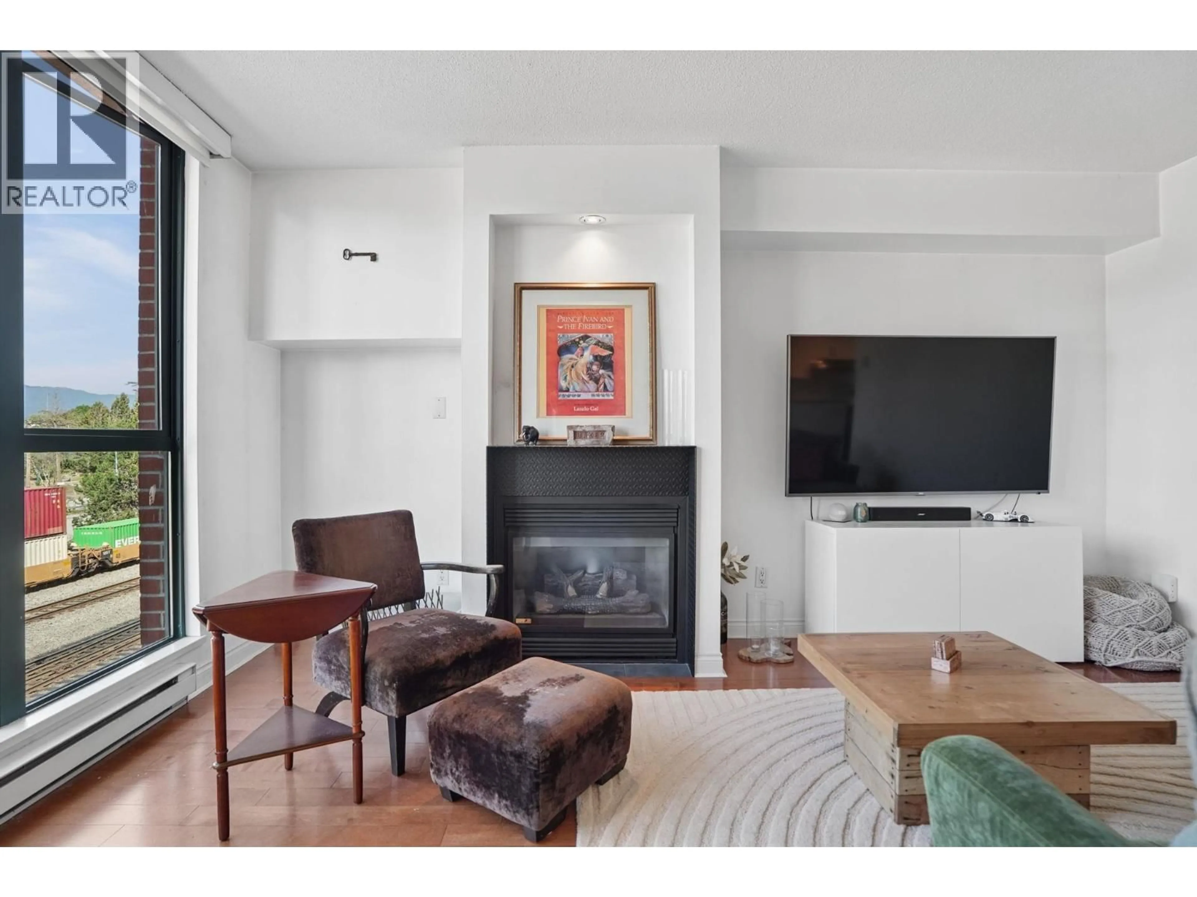 Living room with furniture, unknown for 306 - 55 ALEXANDER STREET, Vancouver British Columbia V6A1B2