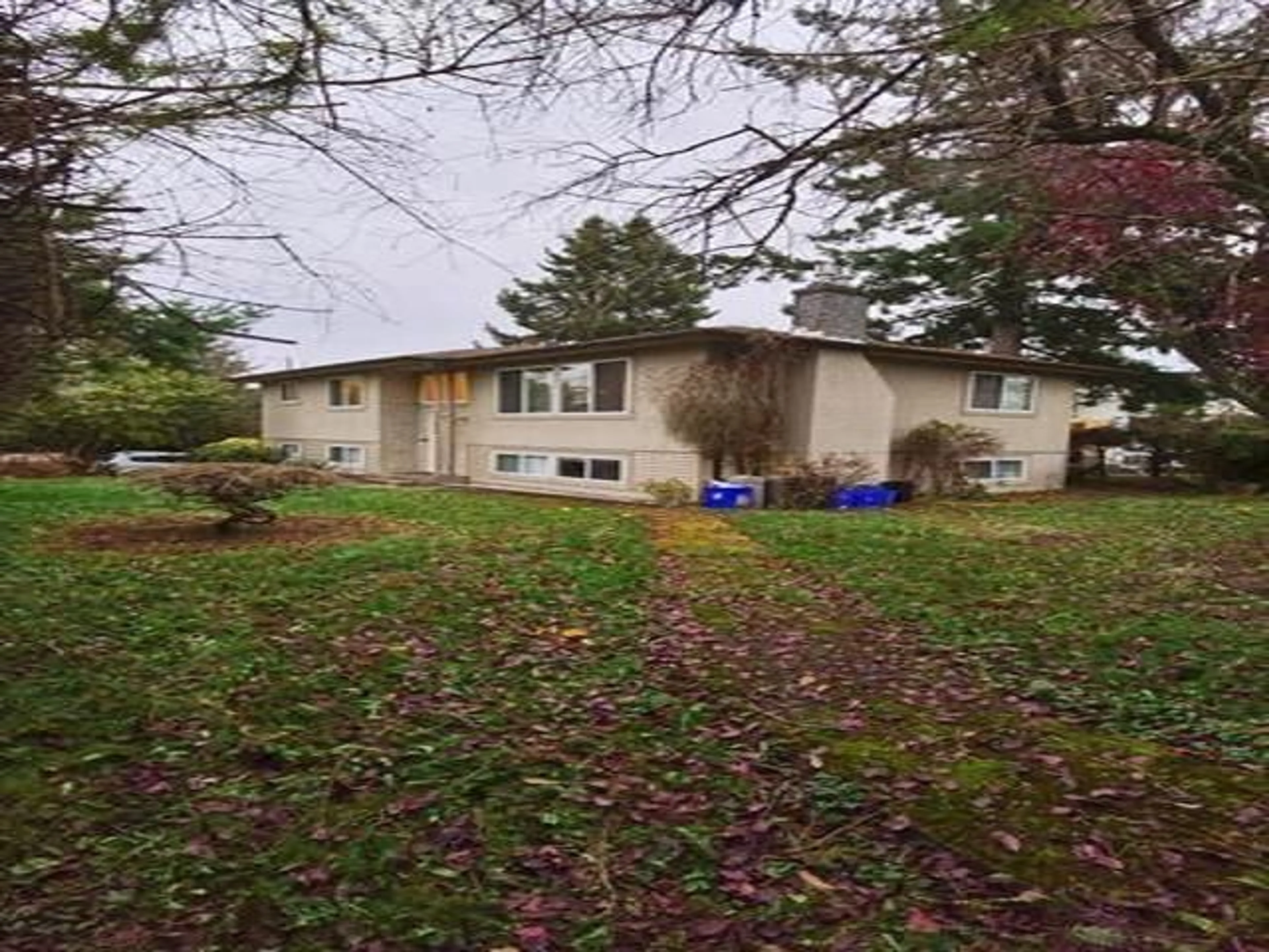 A pic from outside/outdoor area/front of a property/back of a property/a pic from drone, unknown for 15622 THRIFT AVENUE, White Rock British Columbia V4B2M2