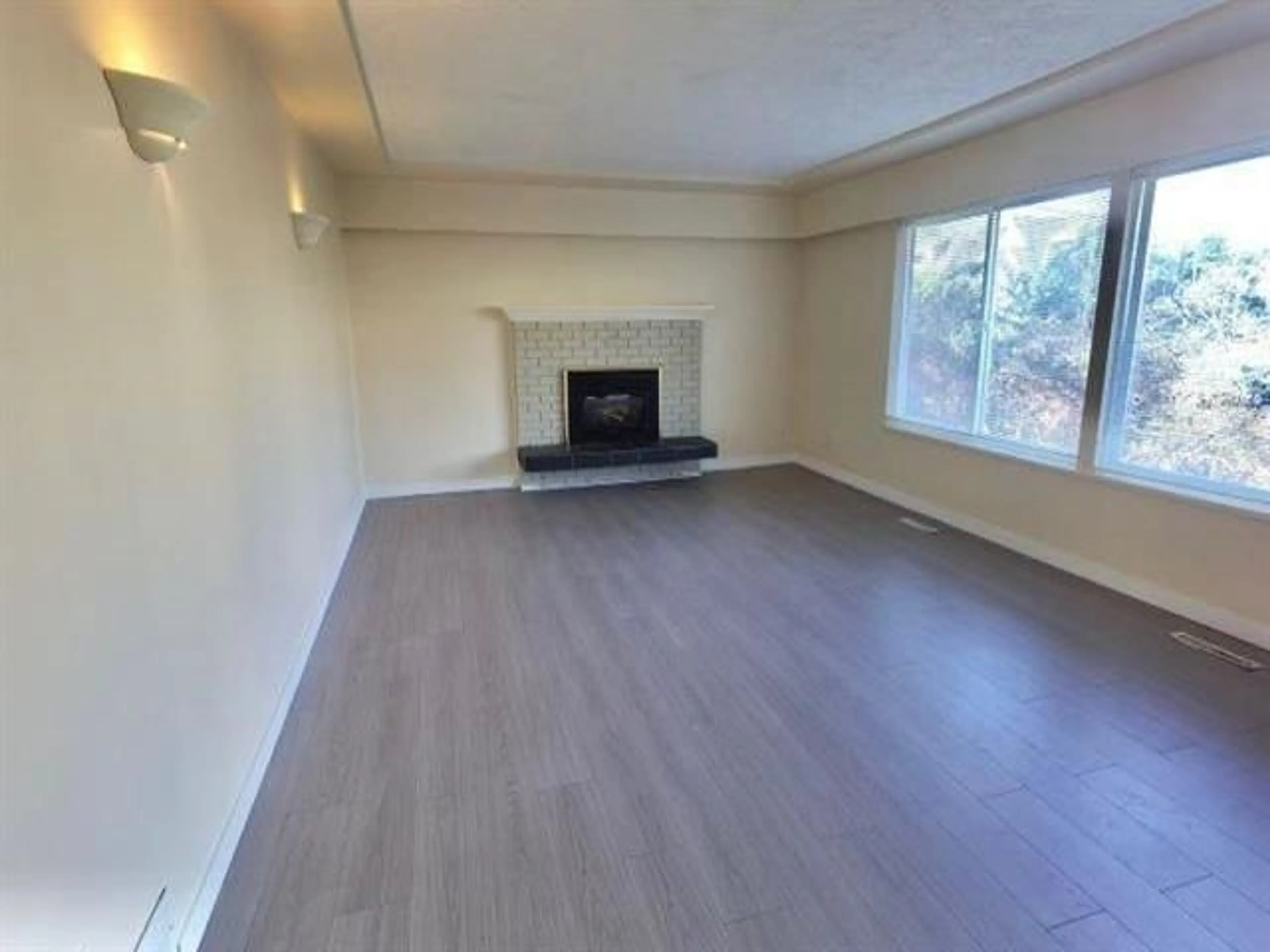 A pic of a room for 15622 THRIFT AVENUE, White Rock British Columbia V4B2M2