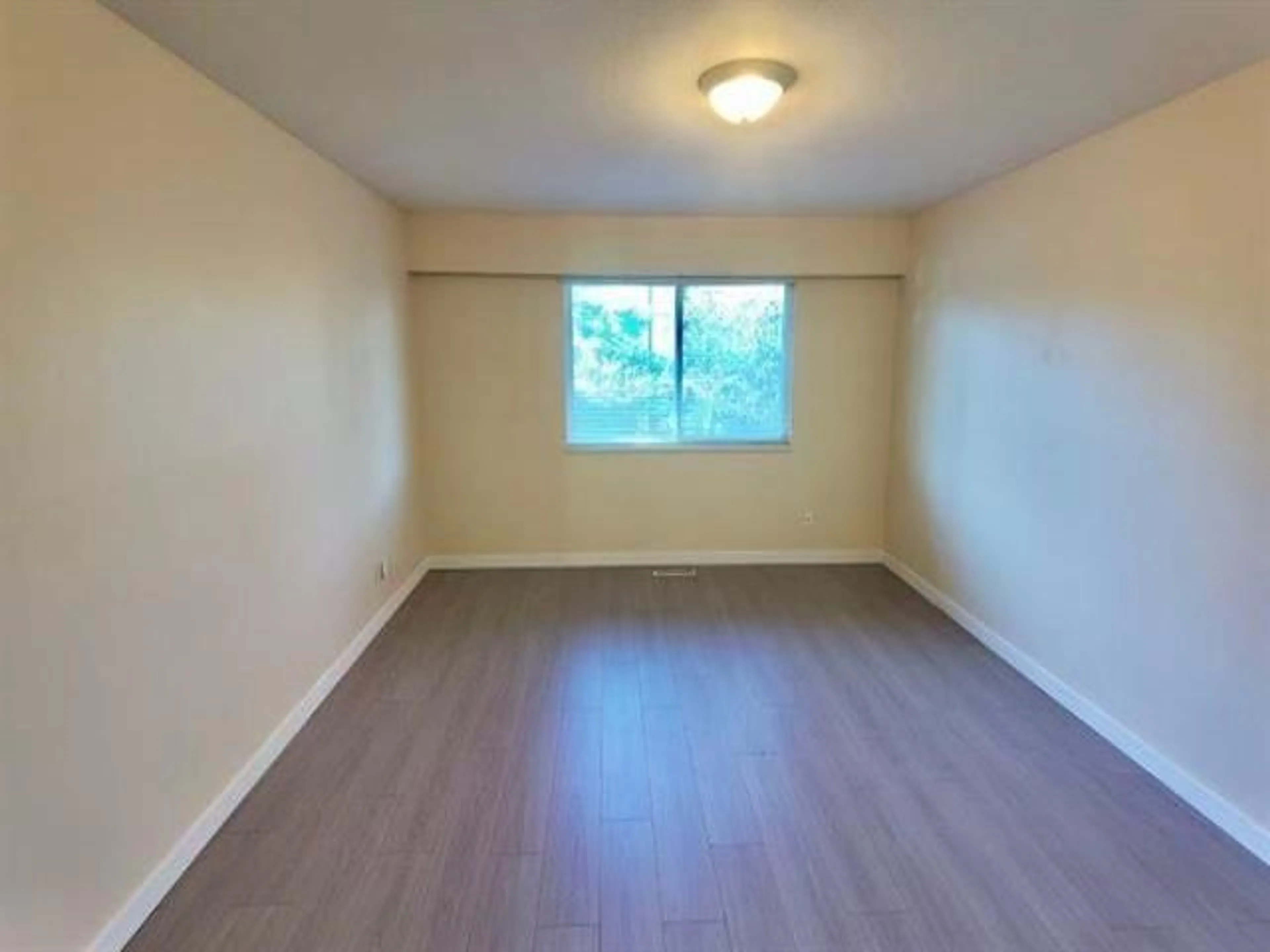A pic of a room for 15622 THRIFT AVENUE, White Rock British Columbia V4B2M2