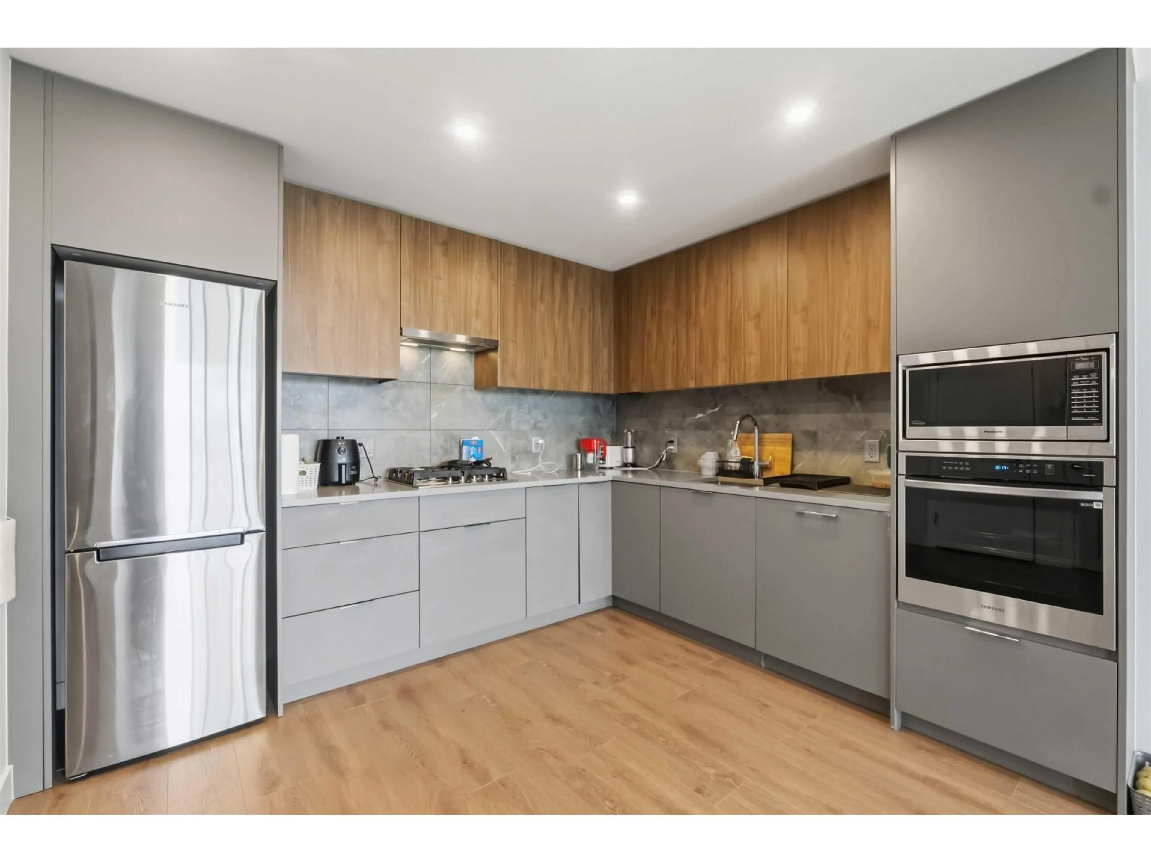 Standard kitchen, wood/laminate floor for 2401 - 13359 OLD YALE ROAD, Surrey British Columbia V3T0S4