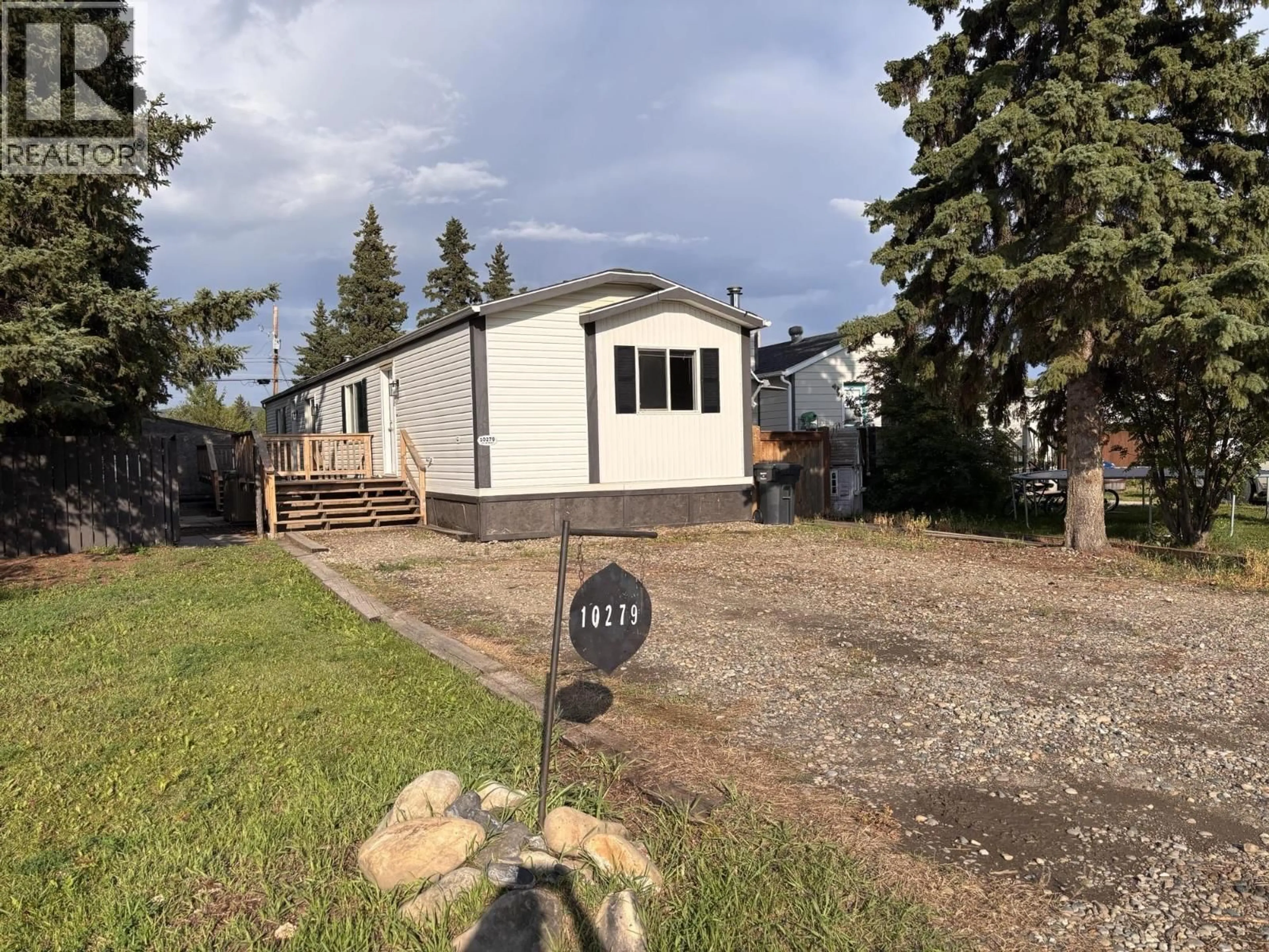 A pic from outside/outdoor area/front of a property/back of a property/a pic from drone, street for 10279 101 STREET, Taylor British Columbia V0C2K0