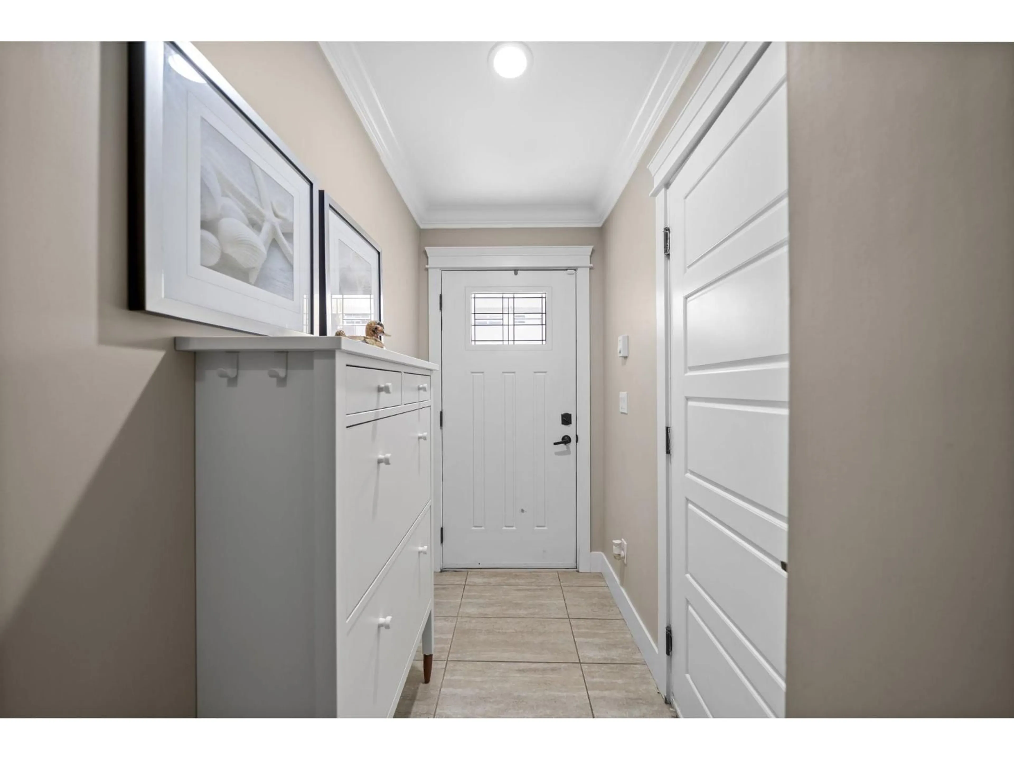 Indoor entryway for 17 - 17171 2B AVENUE, Surrey British Columbia V3Z9R1