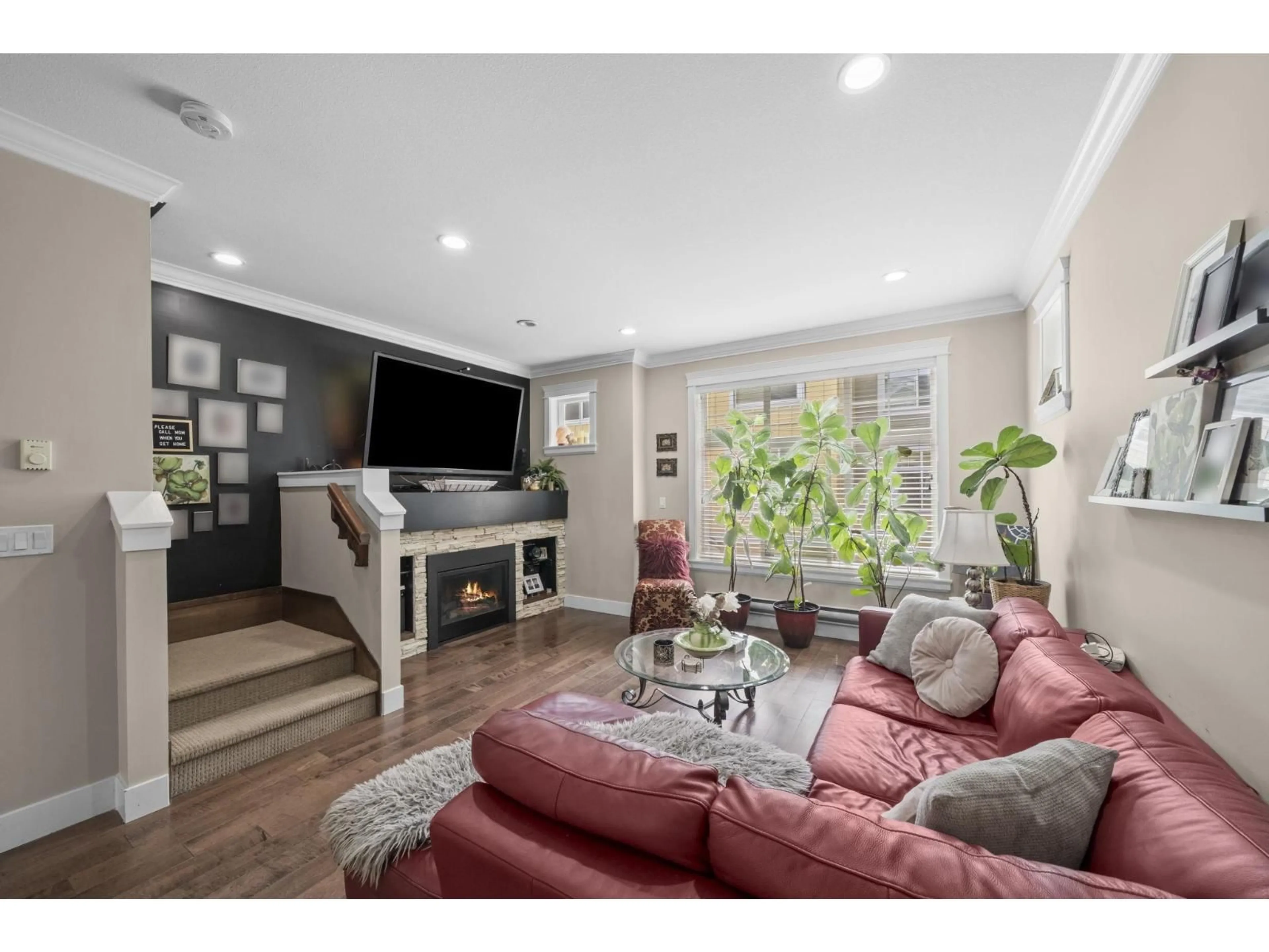 Living room with furniture, unknown for 17 - 17171 2B AVENUE, Surrey British Columbia V3Z9R1