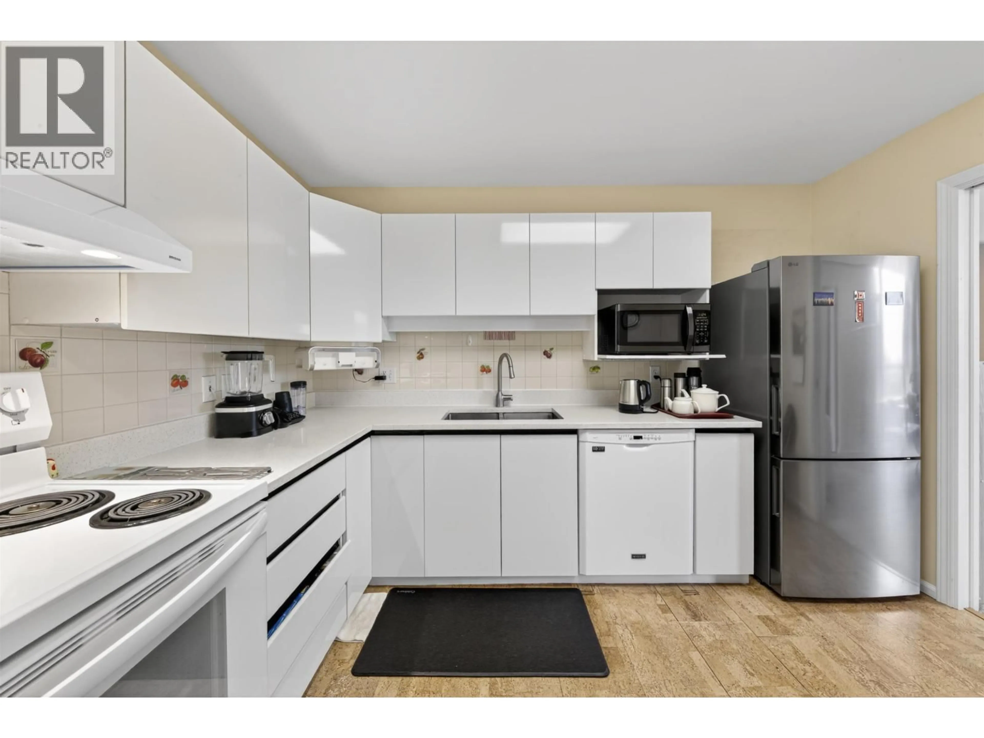 Standard kitchen, unknown for 602 - 6521 BONSOR AVENUE, Burnaby British Columbia V5H4N3
