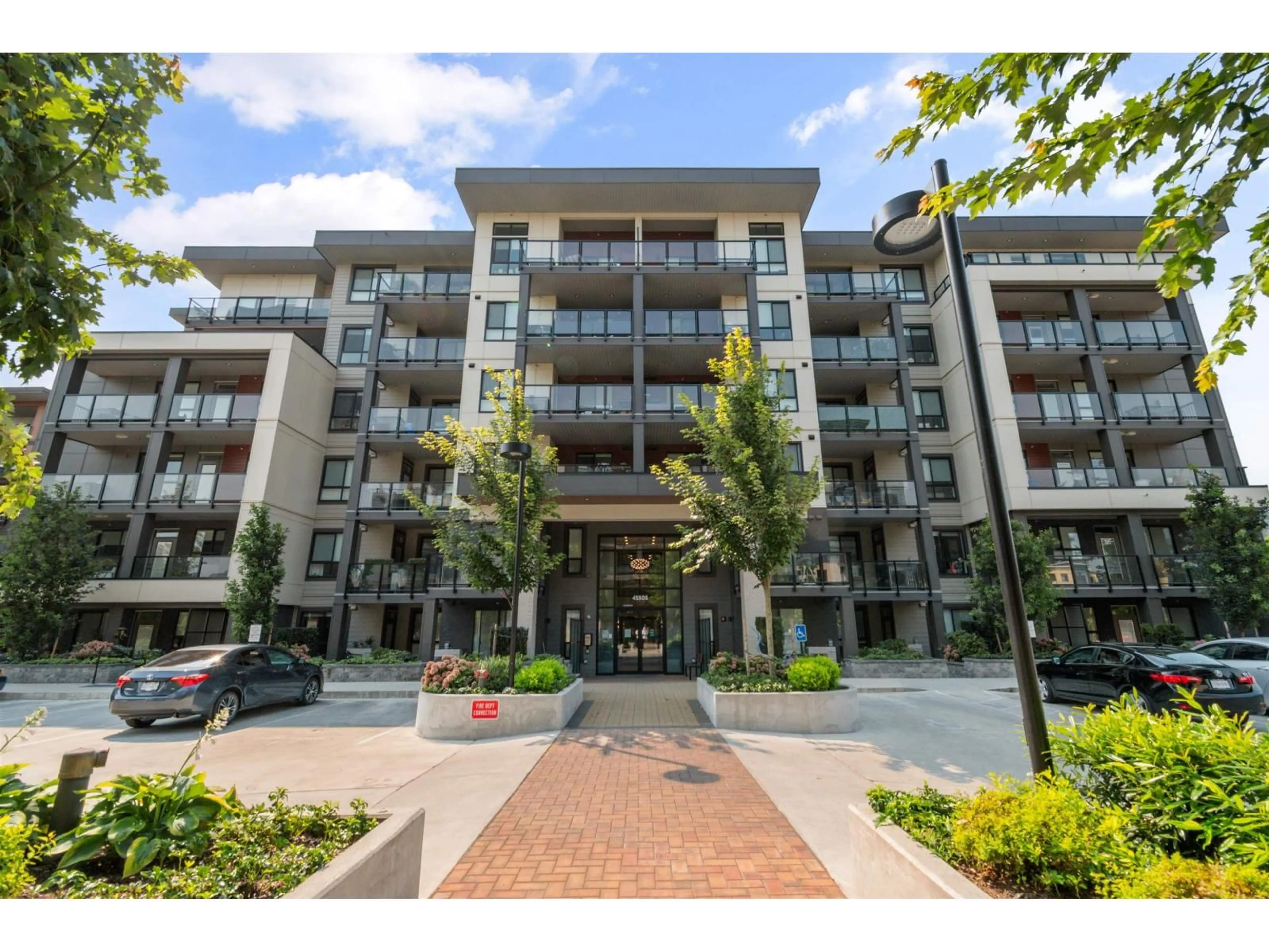 Patio, street for 604 - 45505 CAMPUS DRIVE, Chilliwack British Columbia V2R6L2