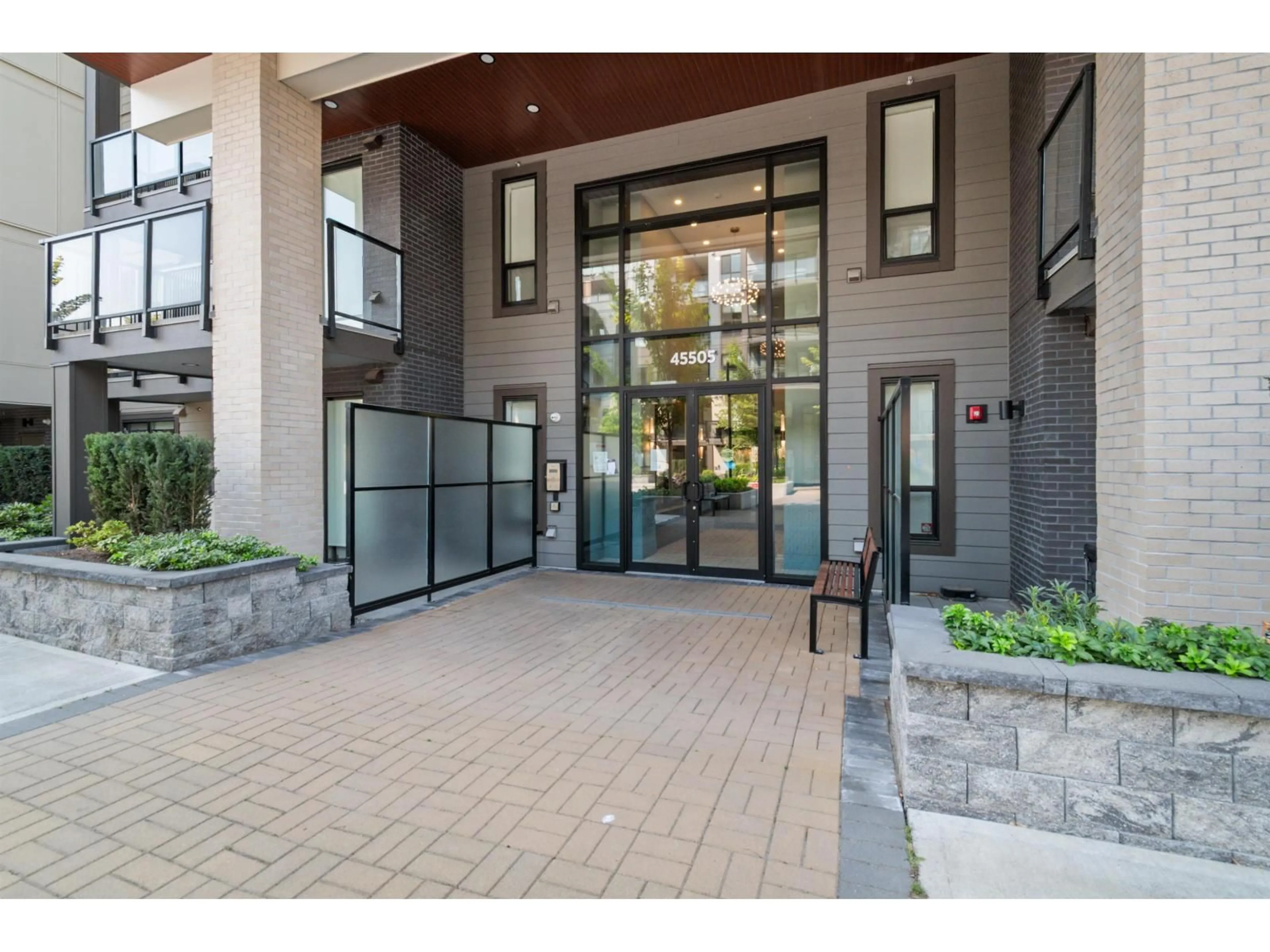 Indoor entryway for 604 - 45505 CAMPUS DRIVE, Chilliwack British Columbia V2R6L2