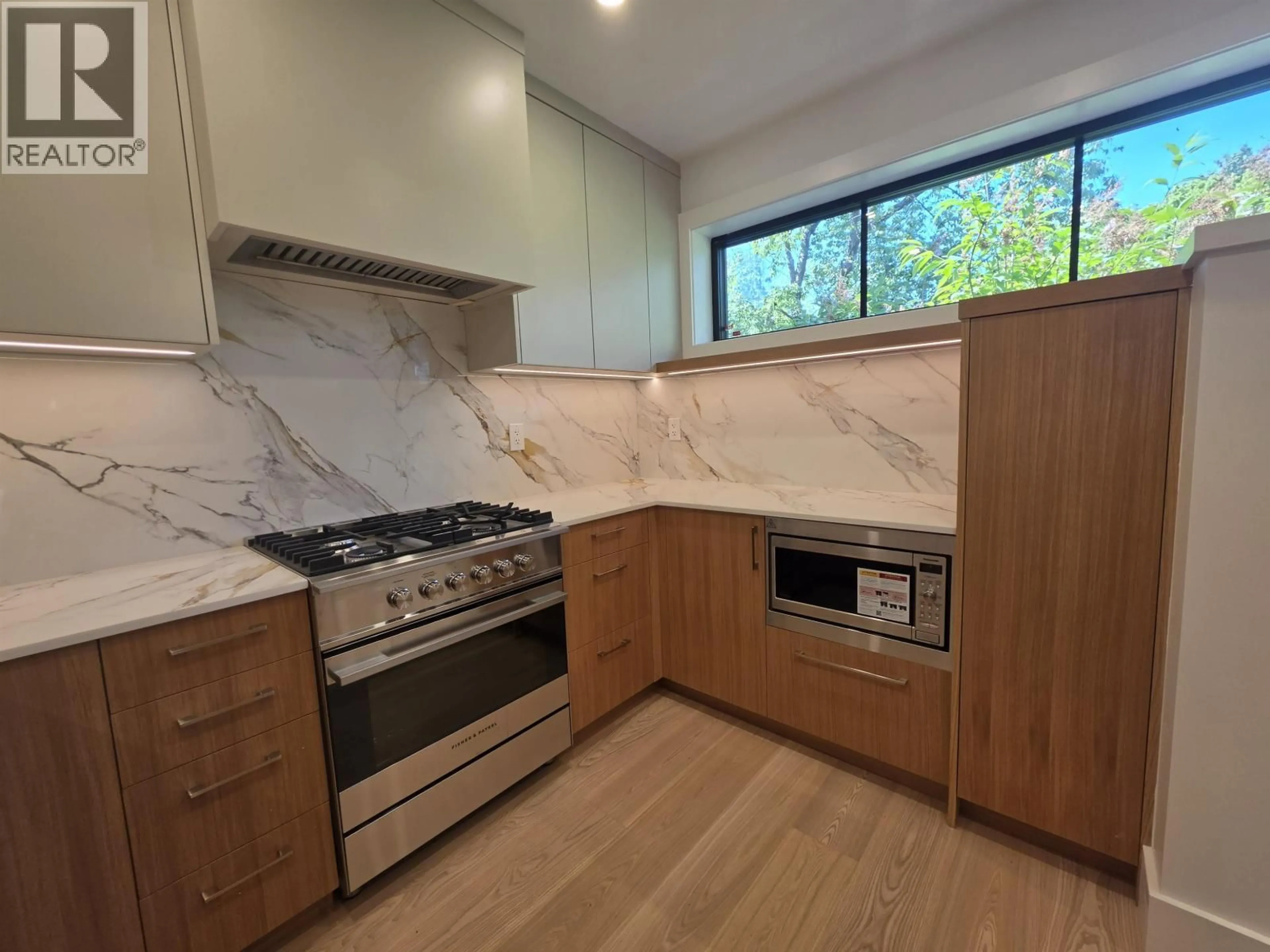 Unknown for 2570 2ND AVENUE, Vancouver British Columbia V6K1J8