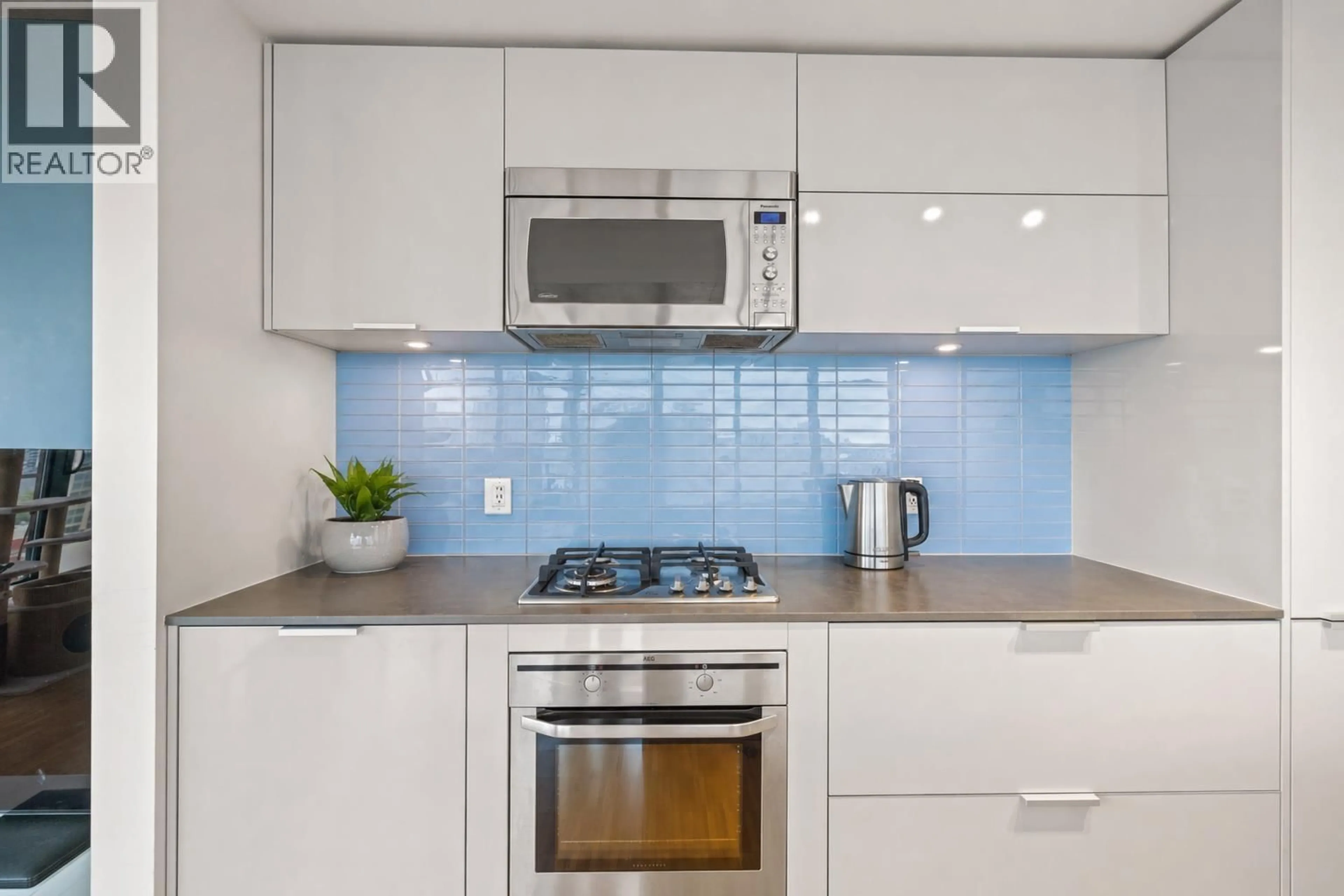 Standard kitchen, ceramic/tile floor for 2105 - 108 CORDOVA STREET, Vancouver British Columbia V6B0G5