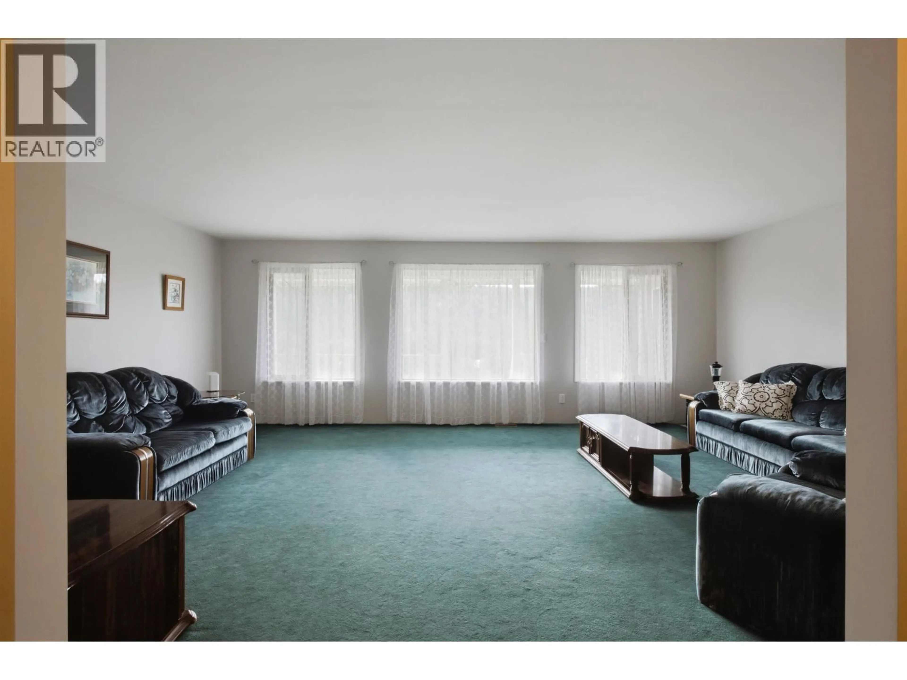 Living room with furniture, carpet floor for 3125 FIRDALE DRIVE, Williams Lake British Columbia V2G5C2