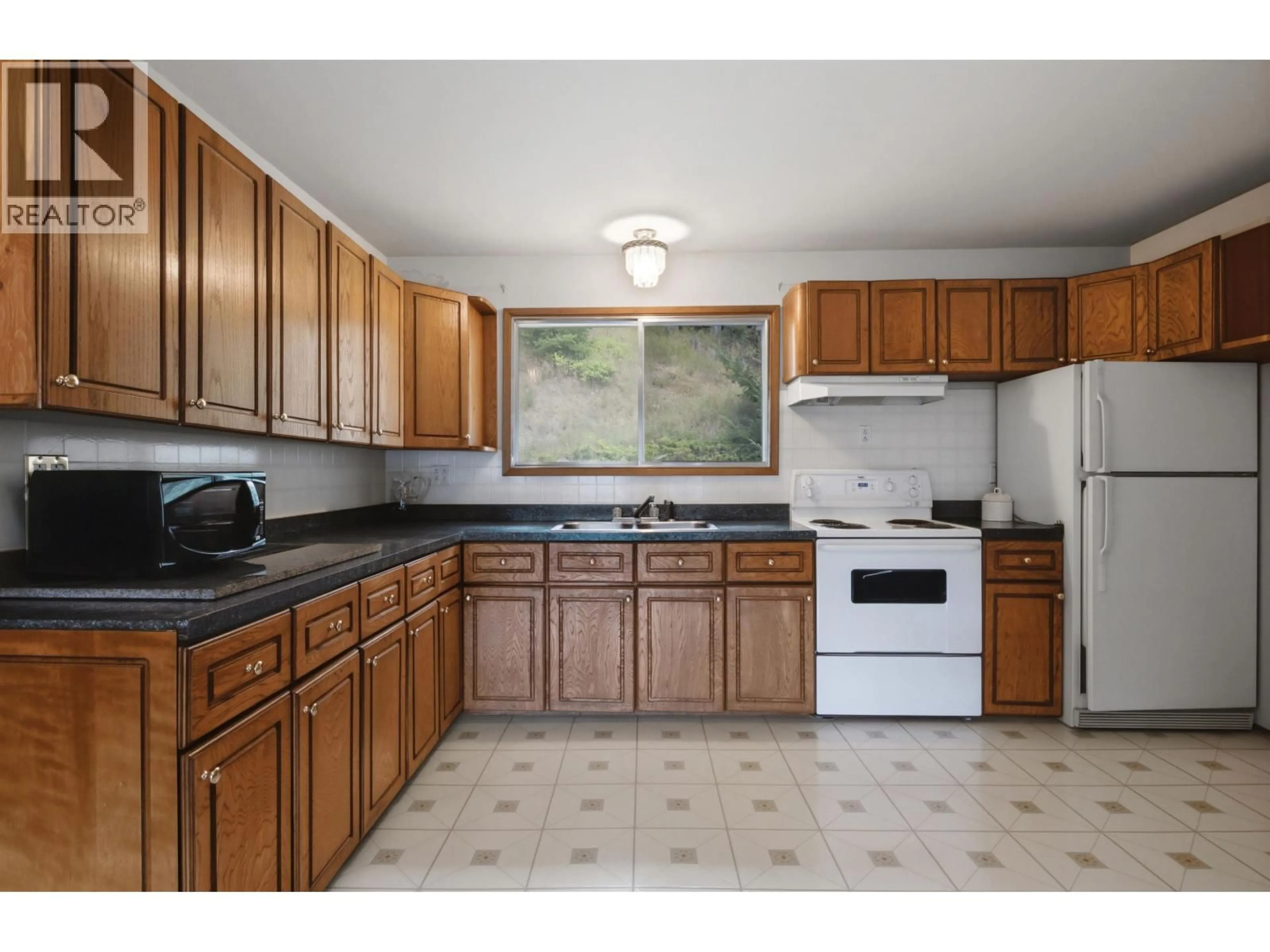 Standard kitchen, unknown for 3125 FIRDALE DRIVE, Williams Lake British Columbia V2G5C2