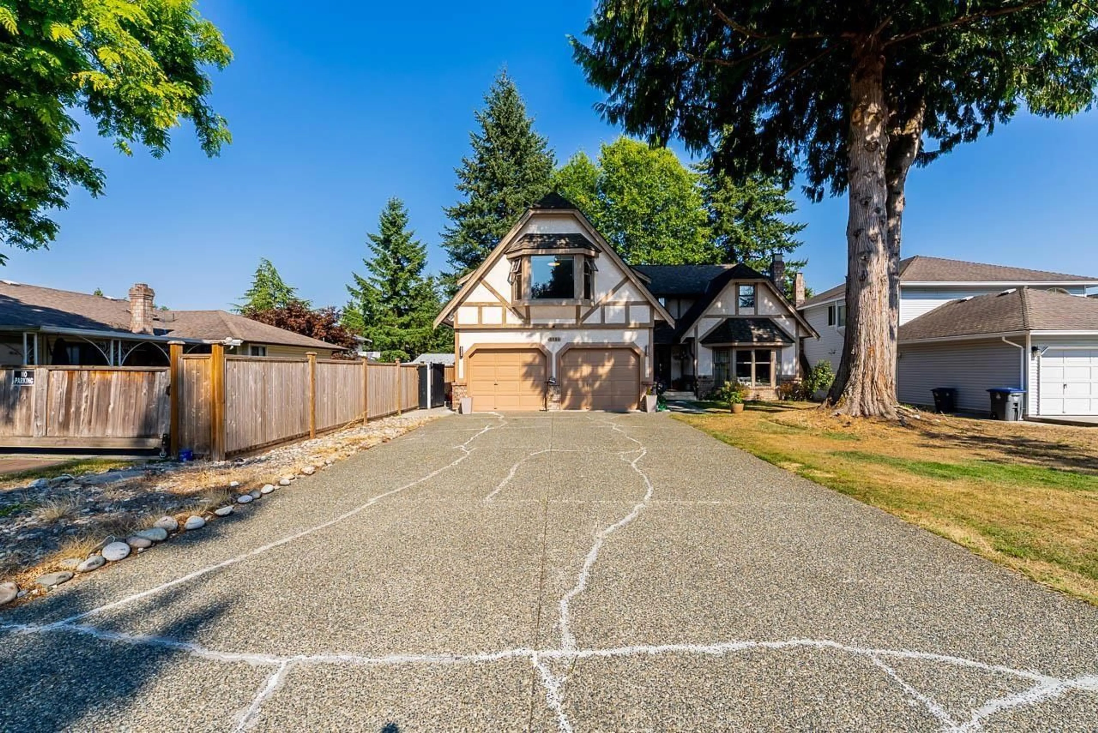 A pic from outside/outdoor area/front of a property/back of a property/a pic from drone, street for 9884 158A STREET, Surrey British Columbia V4N2A5