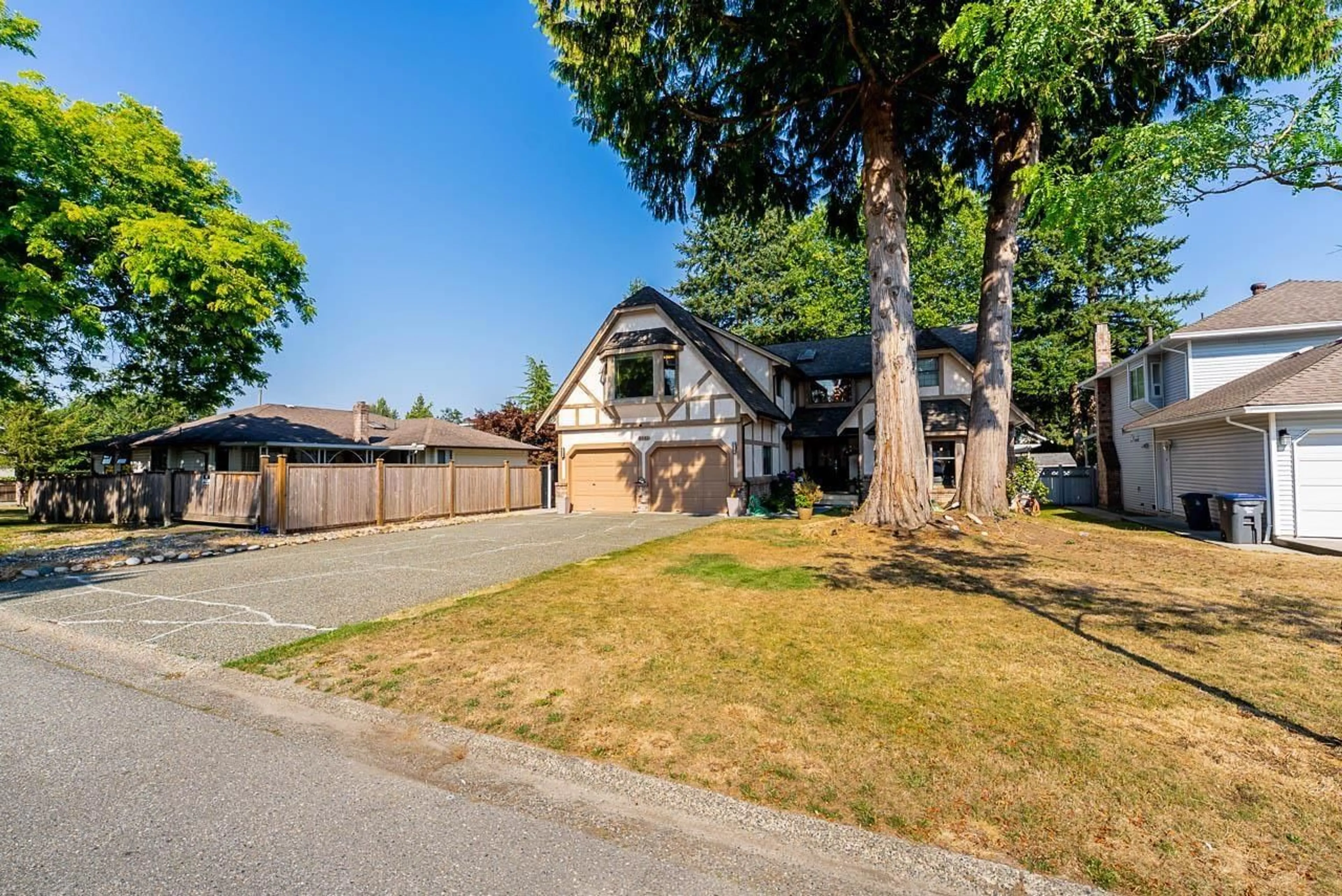 A pic from outside/outdoor area/front of a property/back of a property/a pic from drone, street for 9884 158A STREET, Surrey British Columbia V4N2A5