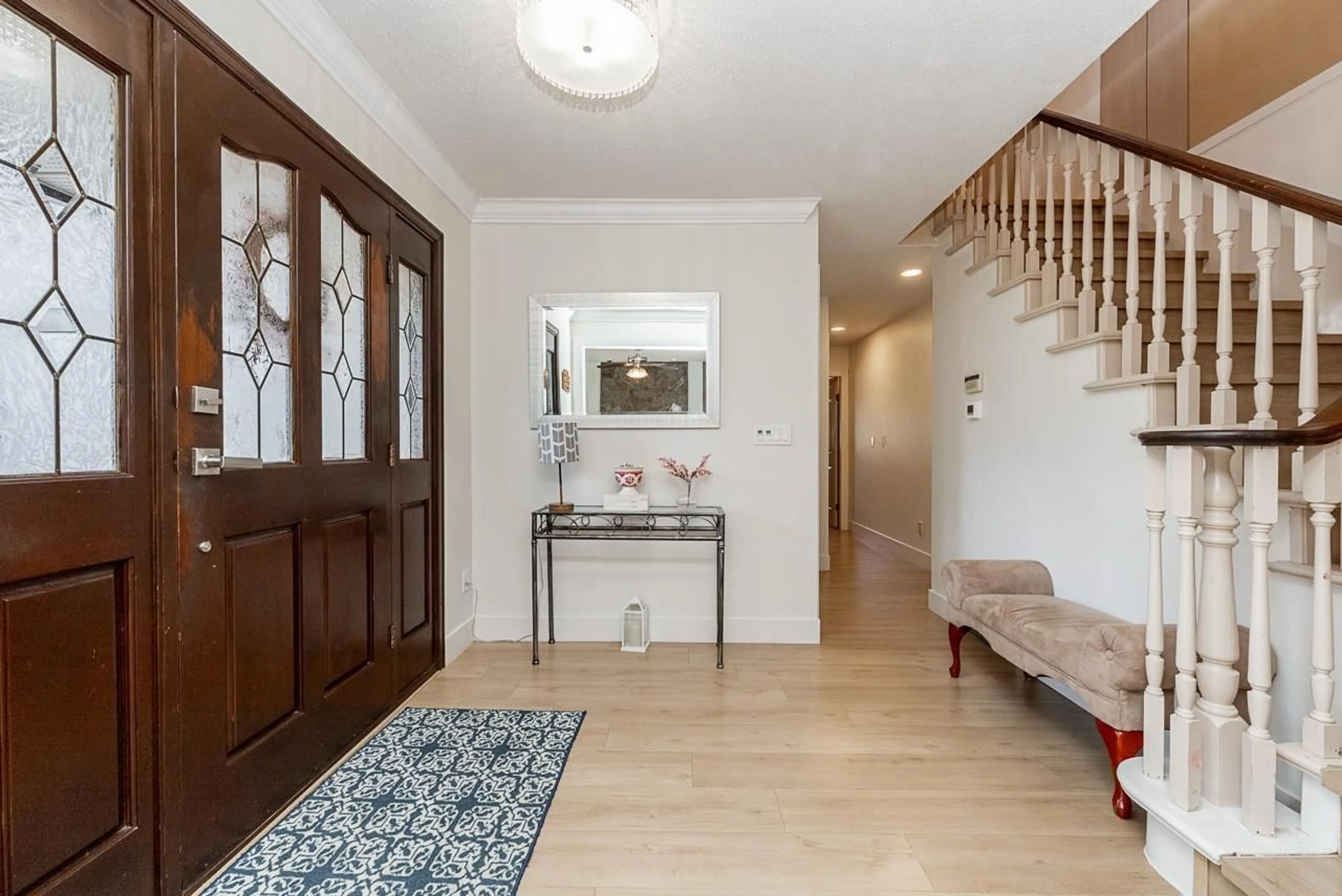 Indoor entryway for 9884 158A STREET, Surrey British Columbia V4N2A5