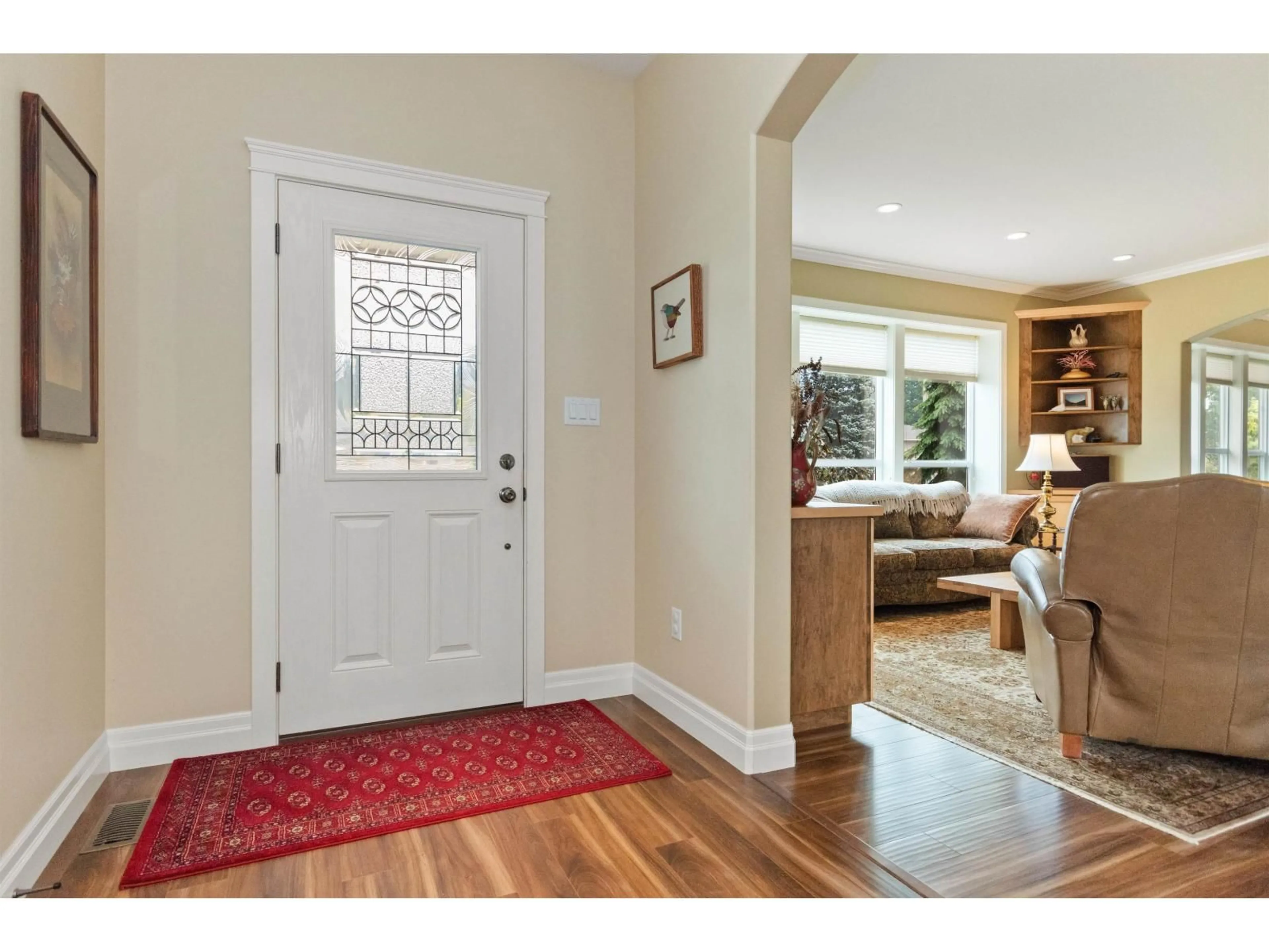Indoor entryway for 380 DEWDNEY AVENUE, Hope British Columbia V0X1L0