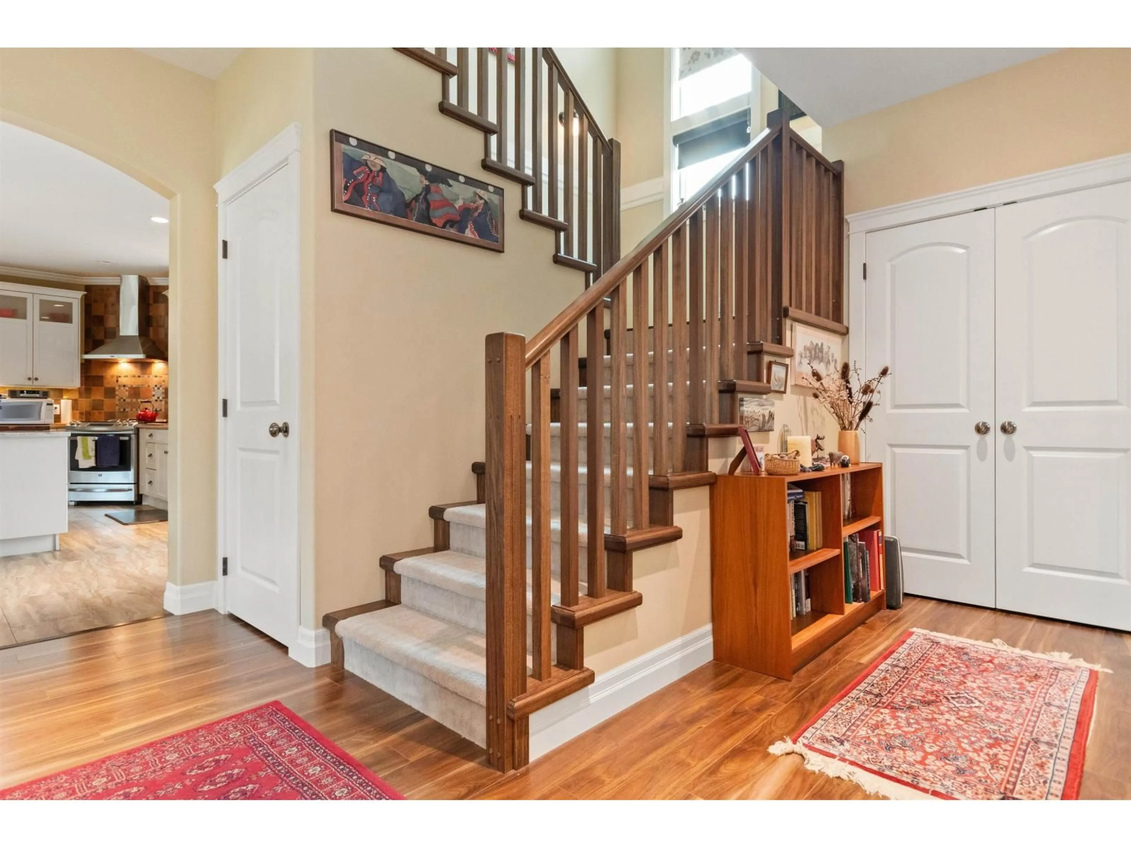 Indoor entryway for 380 DEWDNEY AVENUE, Hope British Columbia V0X1L0