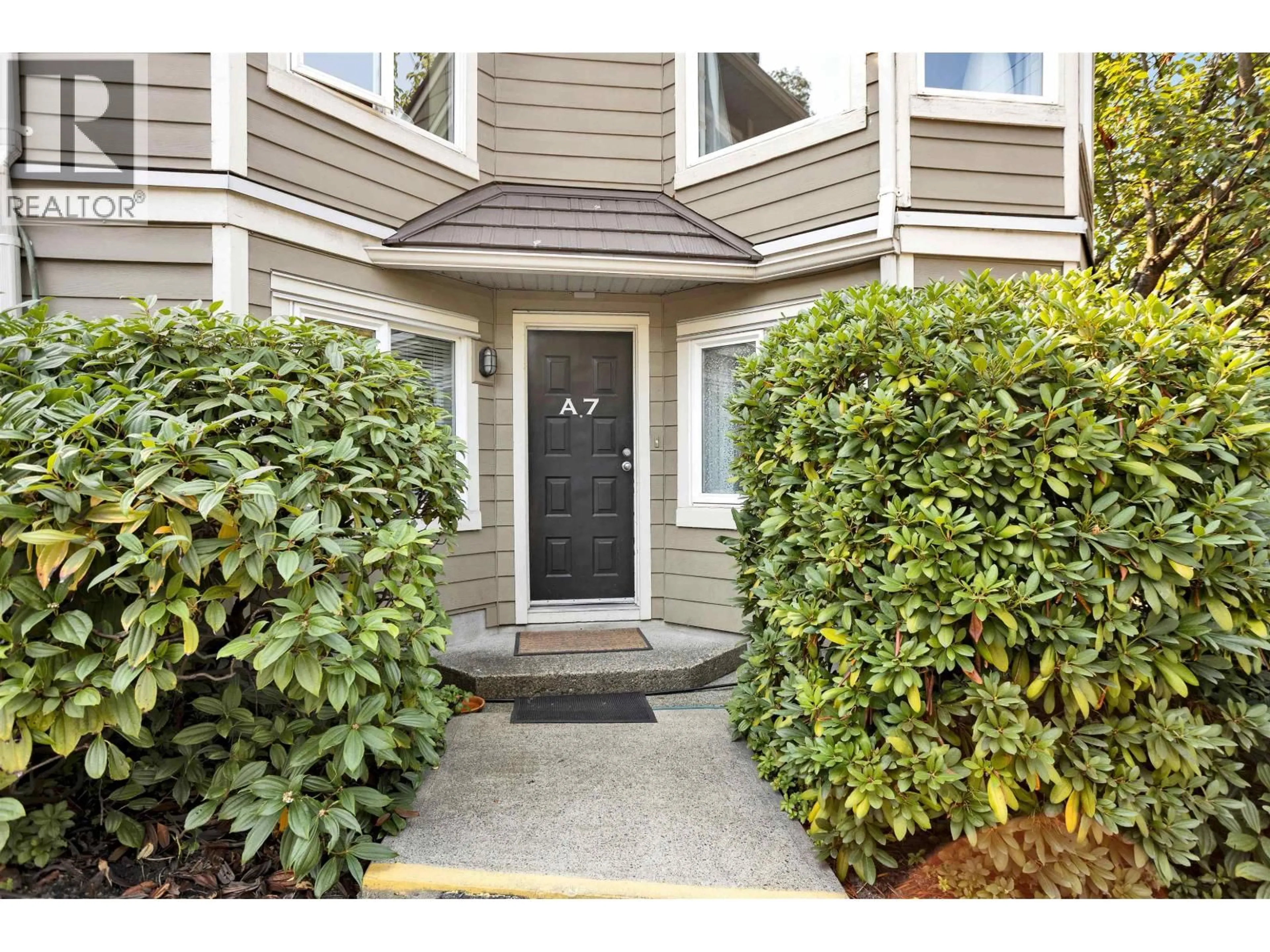 Indoor entryway for A7 - 1100 6TH AVENUE, Vancouver British Columbia V5V2H2