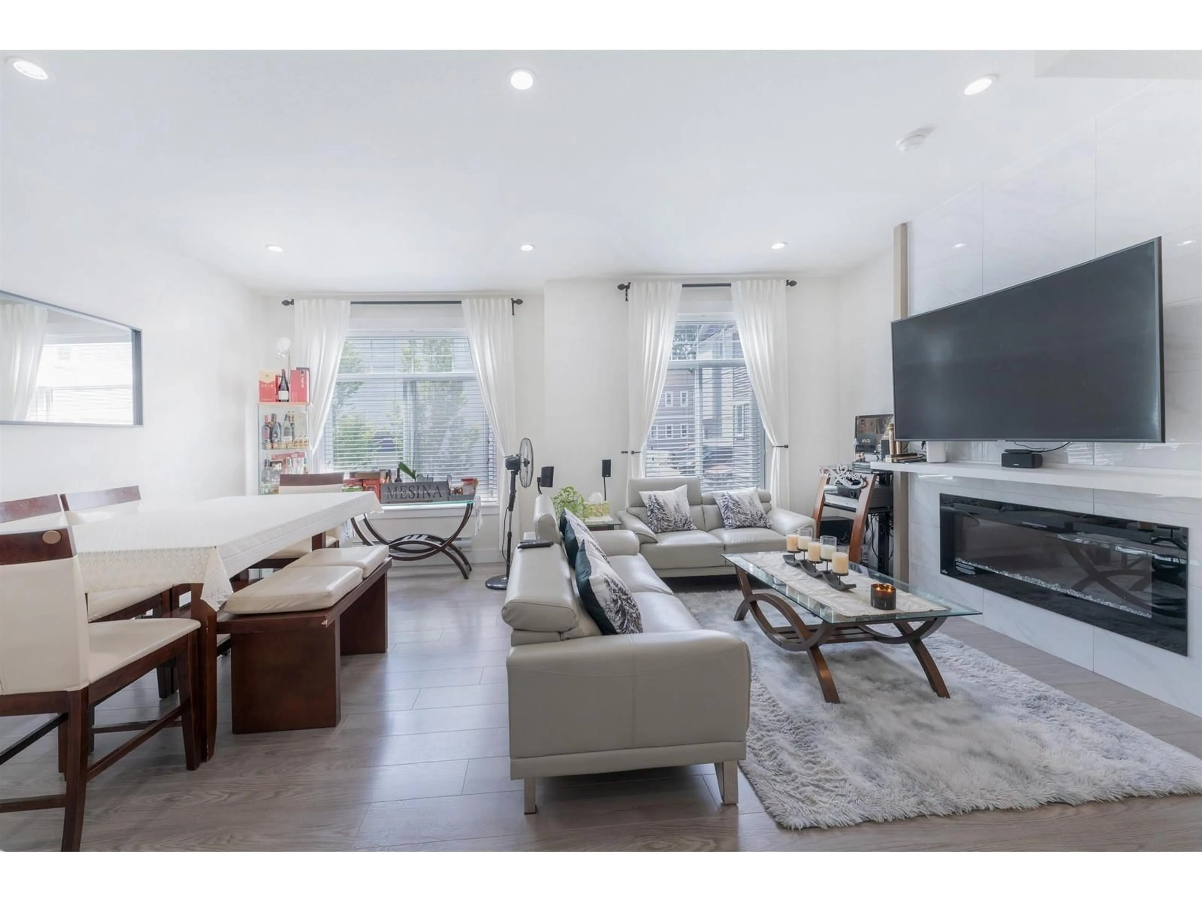 Living room with furniture, unknown for 2 - 11267 133 STREET, Surrey British Columbia V3R0E3
