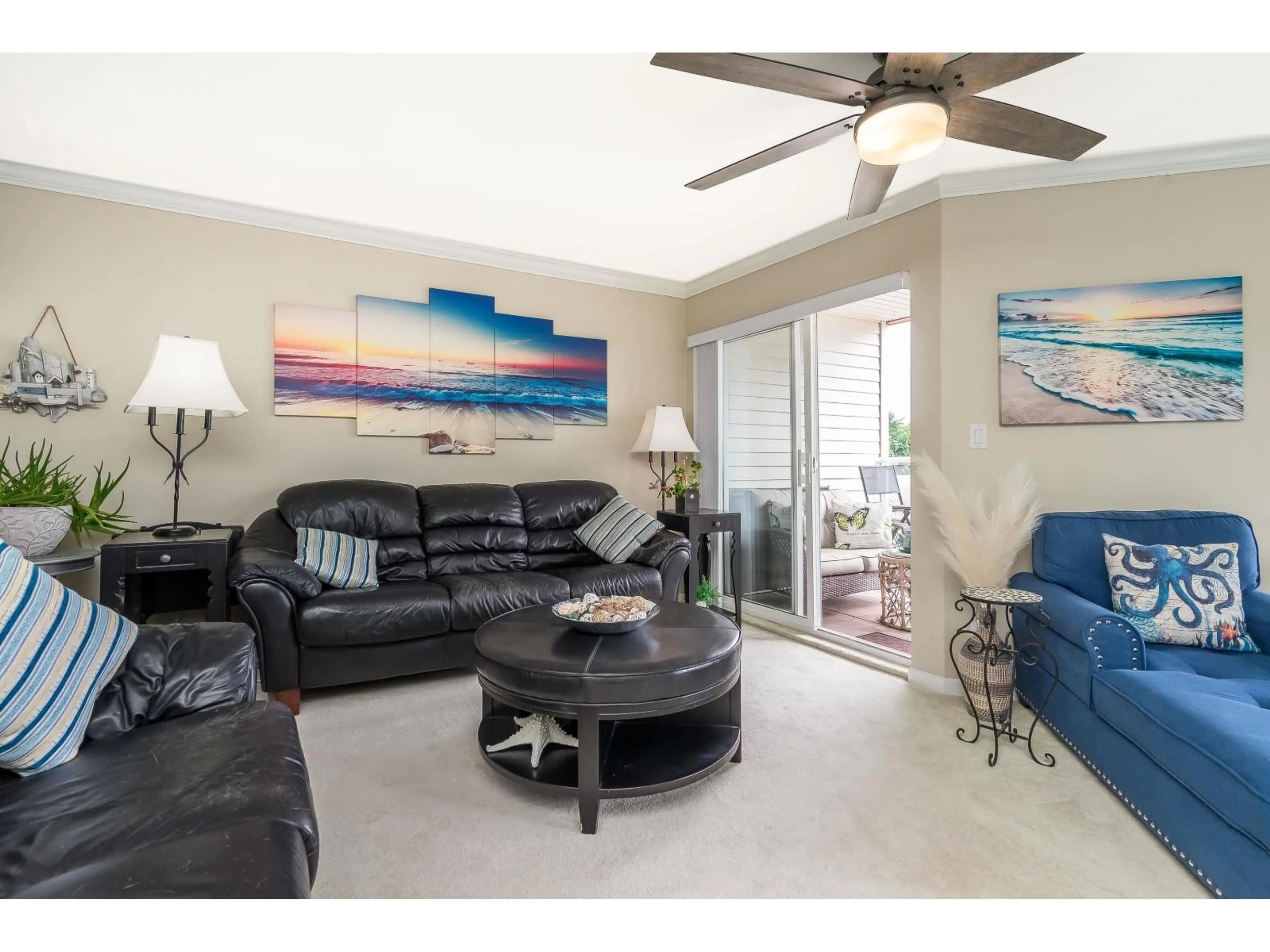 Living room with furniture, ceramic/tile floor for 201 - 14934 THRIFT AVENUE, White Rock British Columbia V4B2J9