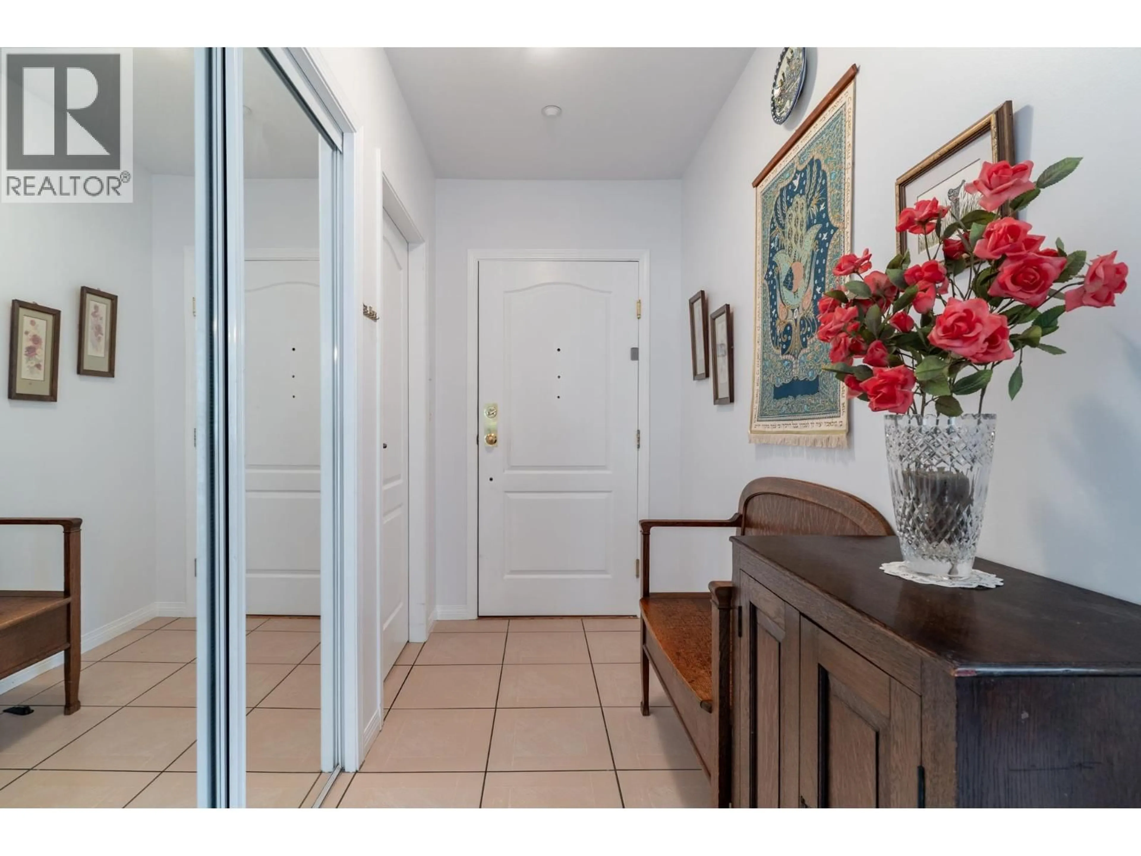 Indoor entryway for 202 - 1131 55 STREET, Delta British Columbia V4M3J9