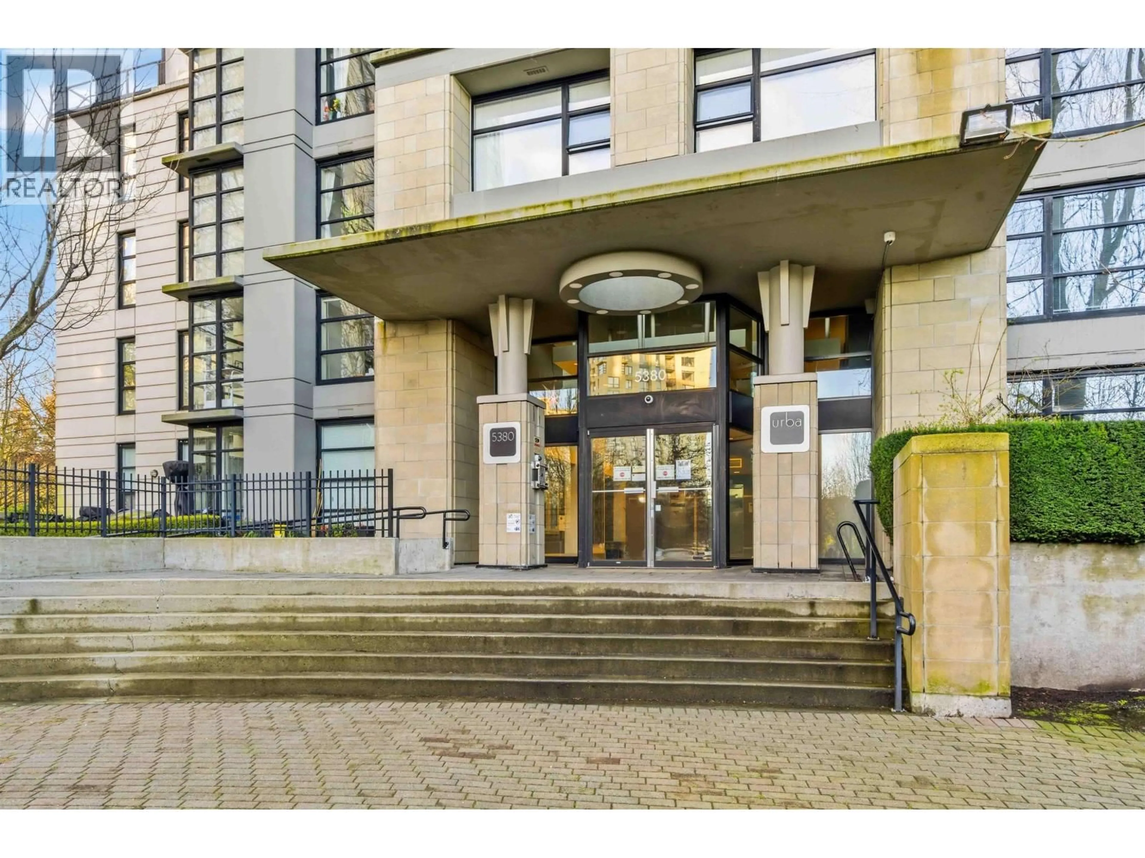 Indoor foyer for 805 - 5380 OBEN STREET, Vancouver British Columbia V5R6H7