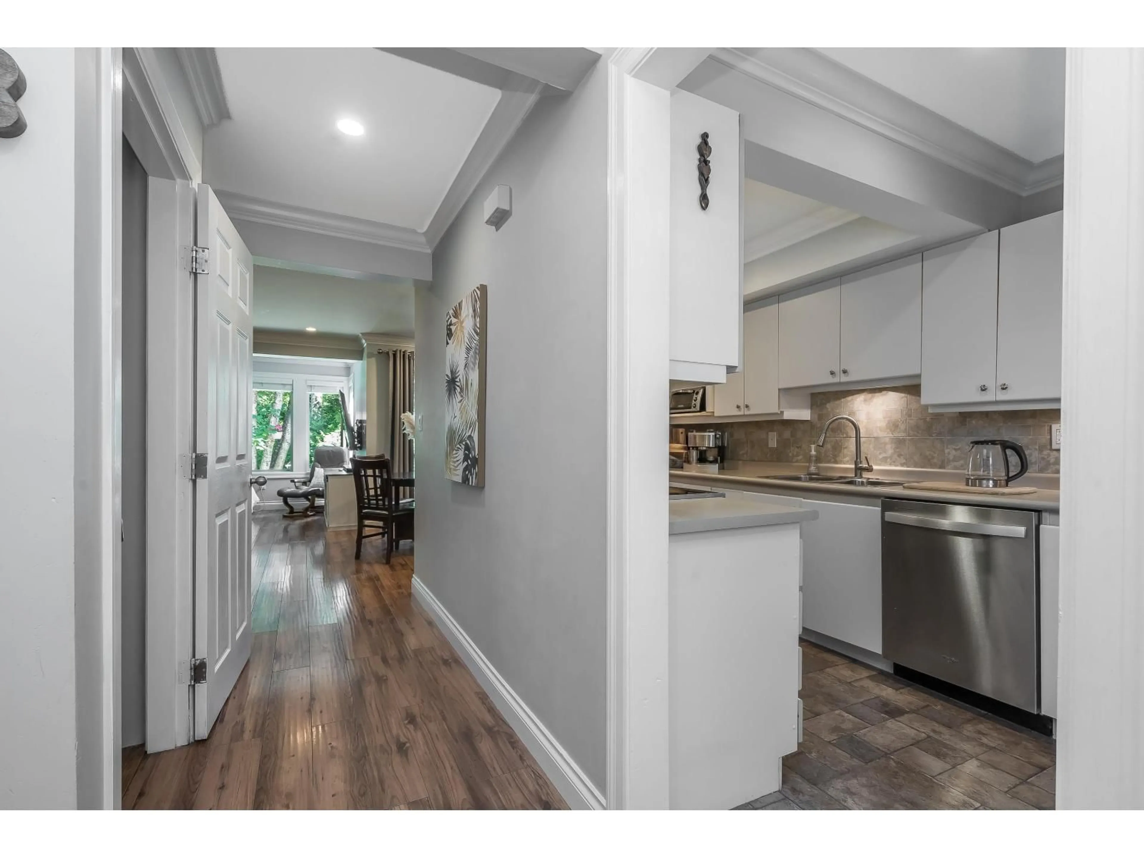 Open concept kitchen, unknown for 1873 LILAC DRIVE, Surrey British Columbia V4A6C7