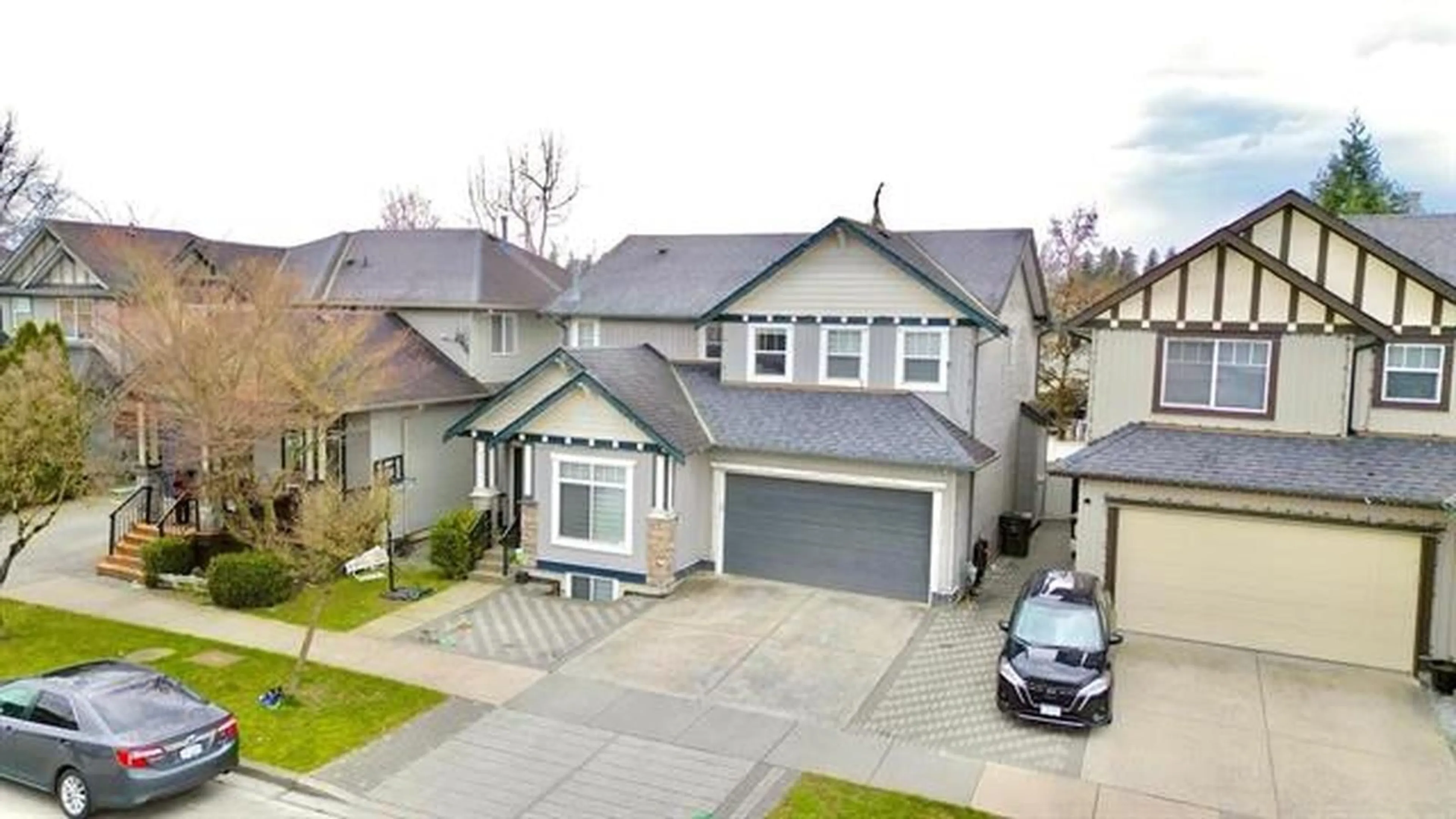A pic from outside/outdoor area/front of a property/back of a property/a pic from drone, street for 6287 167B STREET, Surrey British Columbia V3S0Z2