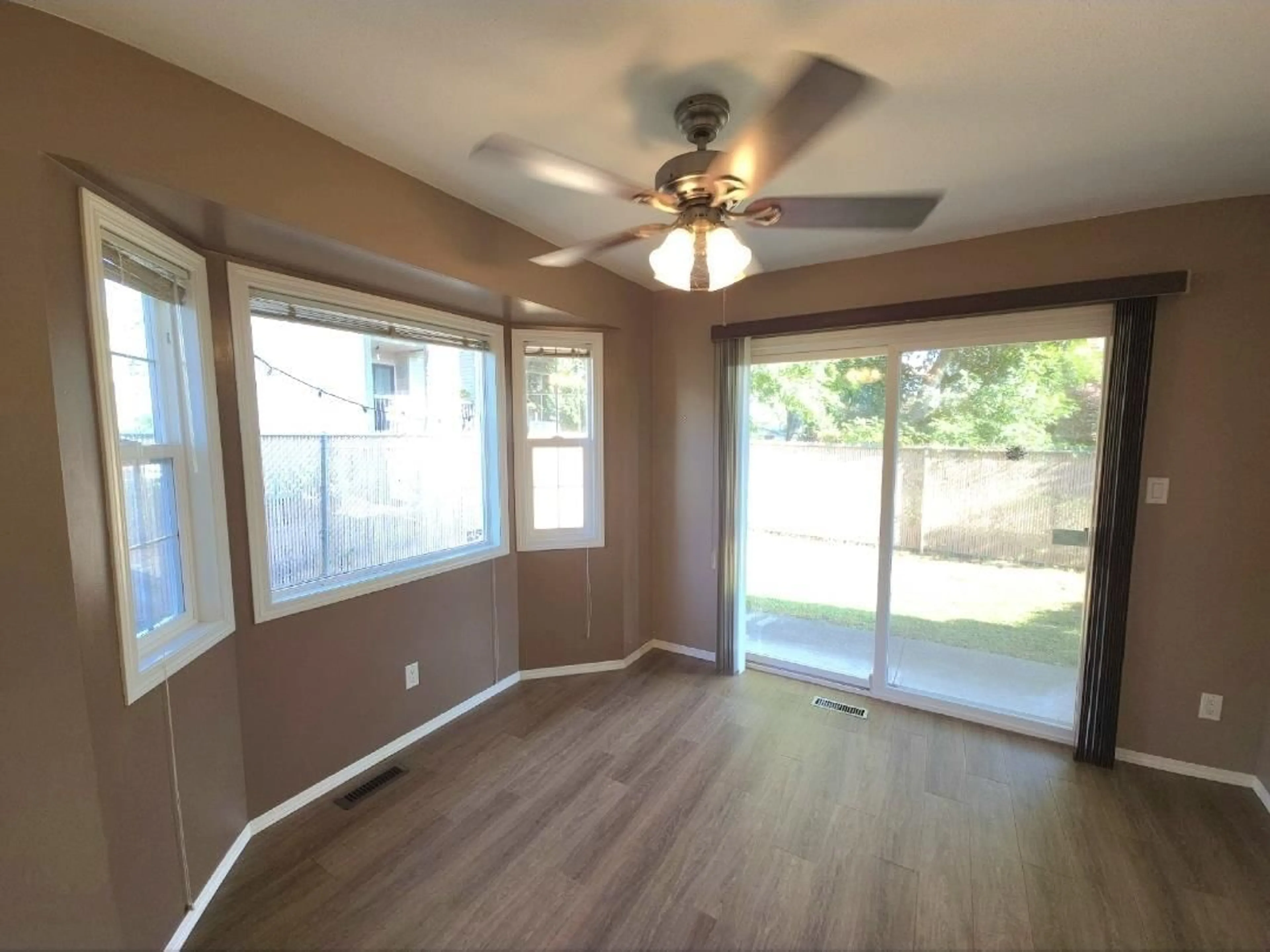 A pic of a room for 106 - 46451 MAPLE AVENUE, Chilliwack British Columbia V2P2J7