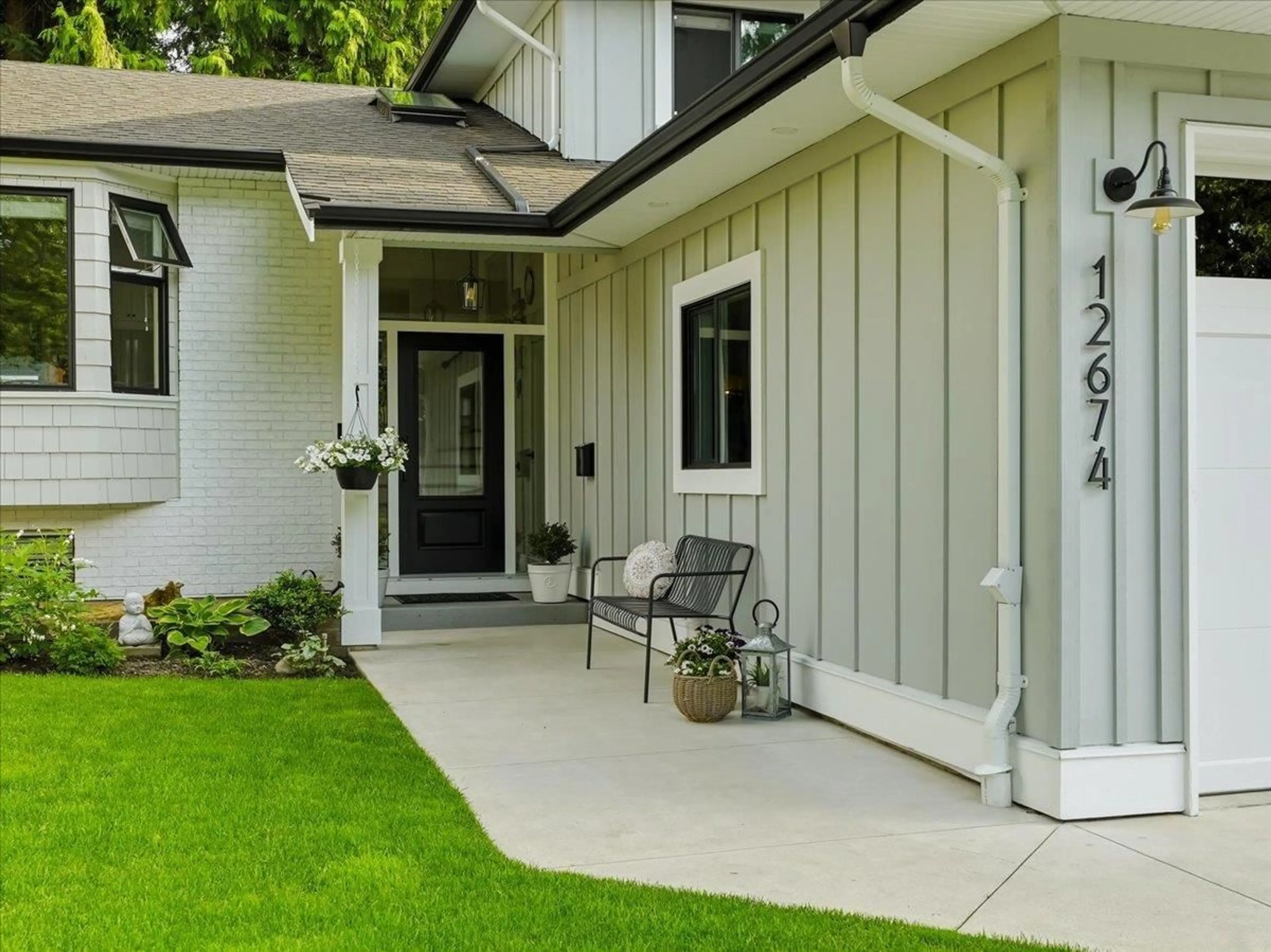 Home with vinyl exterior material, street for 12674 19 AVENUE, Surrey British Columbia V4A5T7