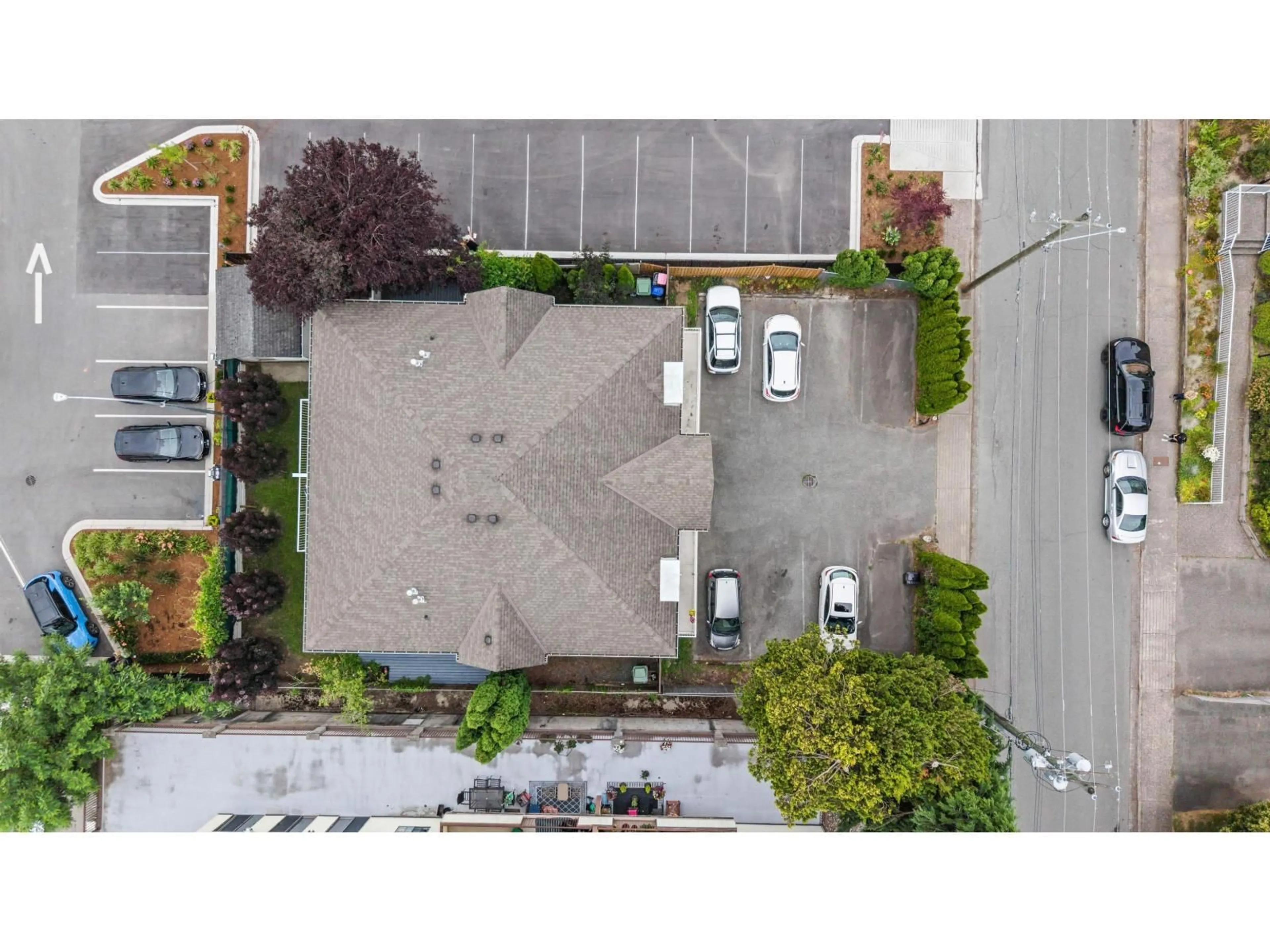 A pic from outside/outdoor area/front of a property/back of a property/a pic from drone, street for 1 - 46008 BOLE AVENUE, Chilliwack British Columbia V2P2V5