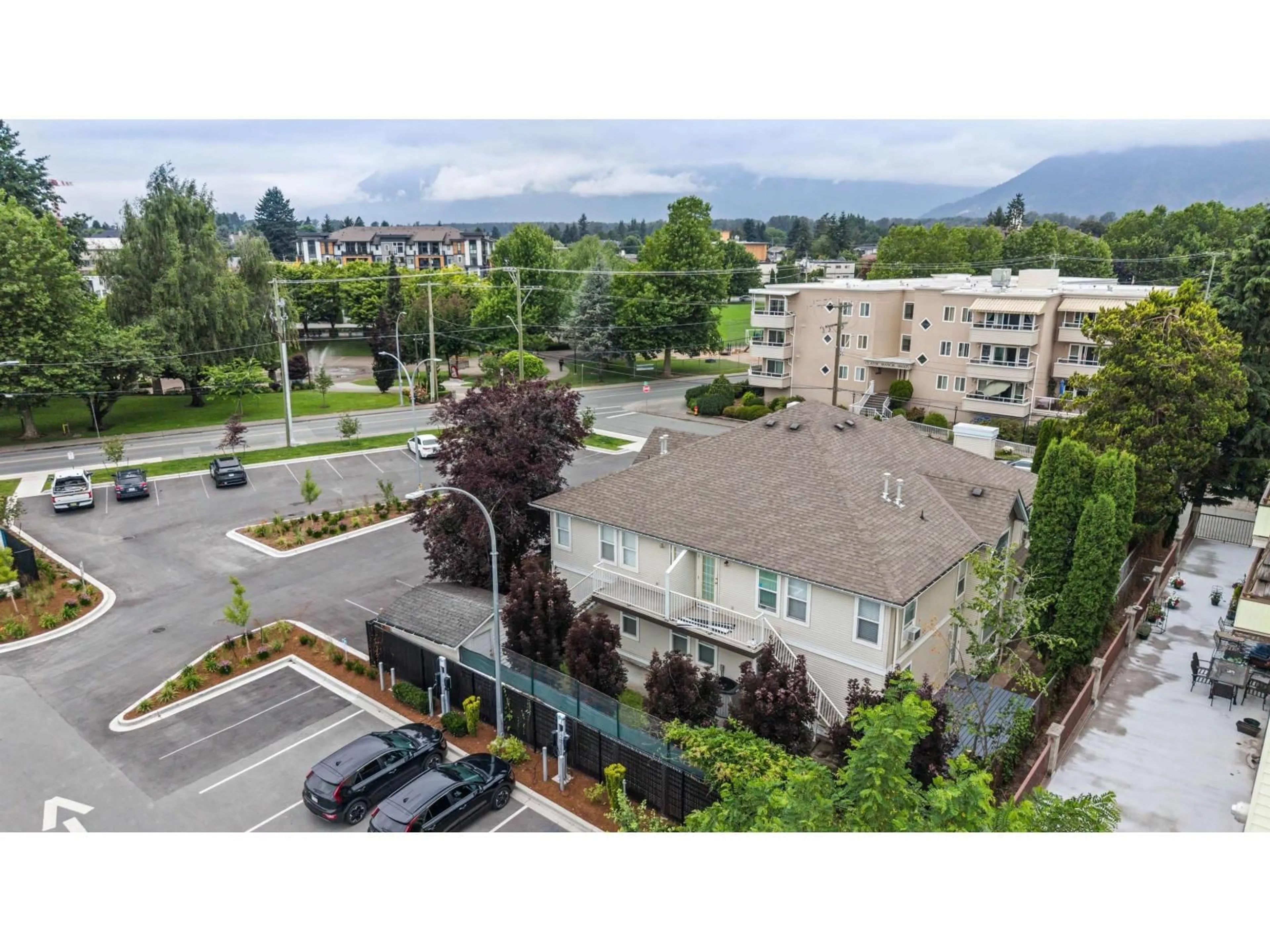A pic from outside/outdoor area/front of a property/back of a property/a pic from drone, mountain view for 4 - 46008 BOLE AVENUE, Chilliwack British Columbia V2P2V5