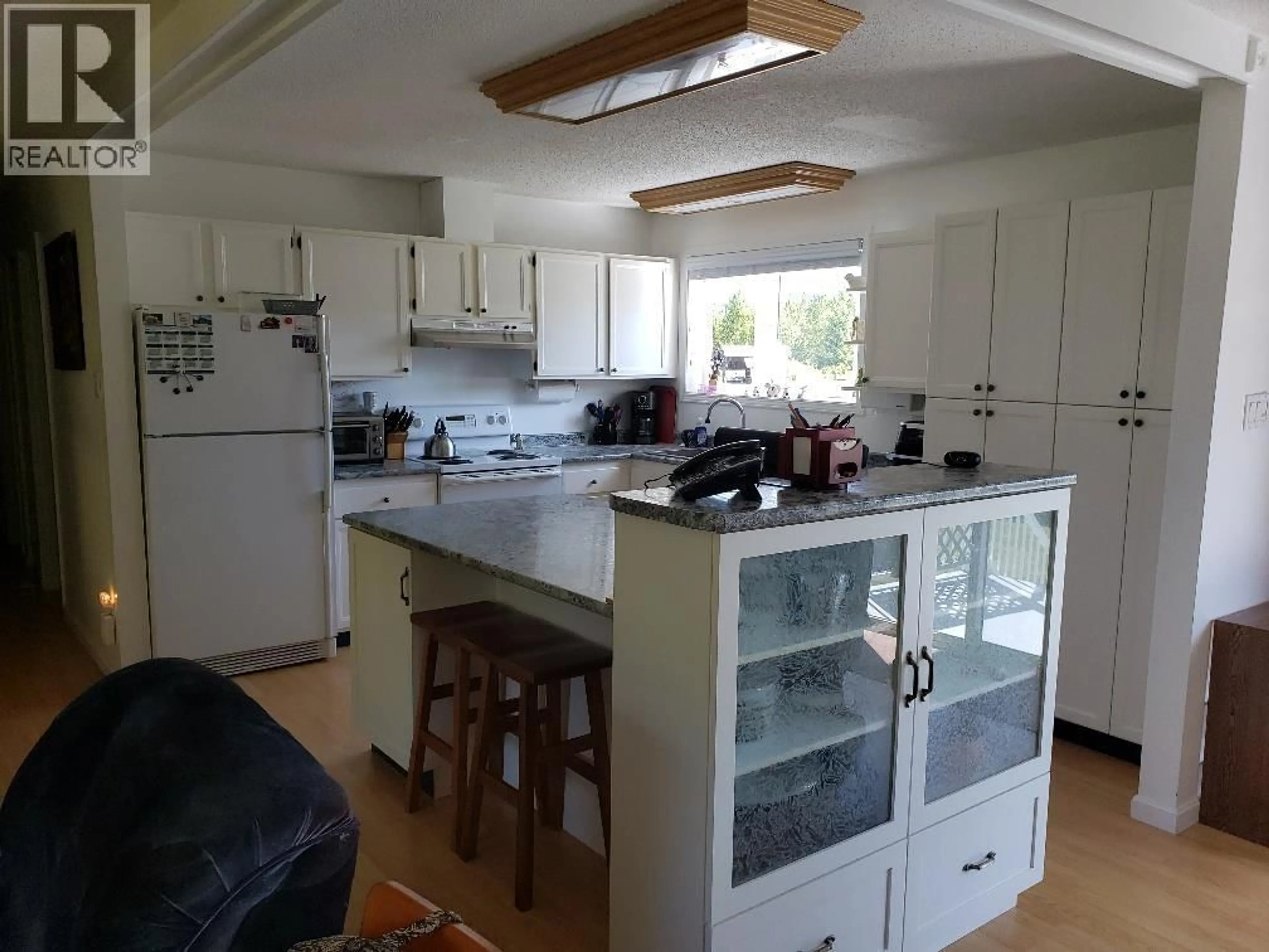 Standard kitchen, unknown for 518 KALUM LAKE ROAD, Terrace British Columbia V8G0C1
