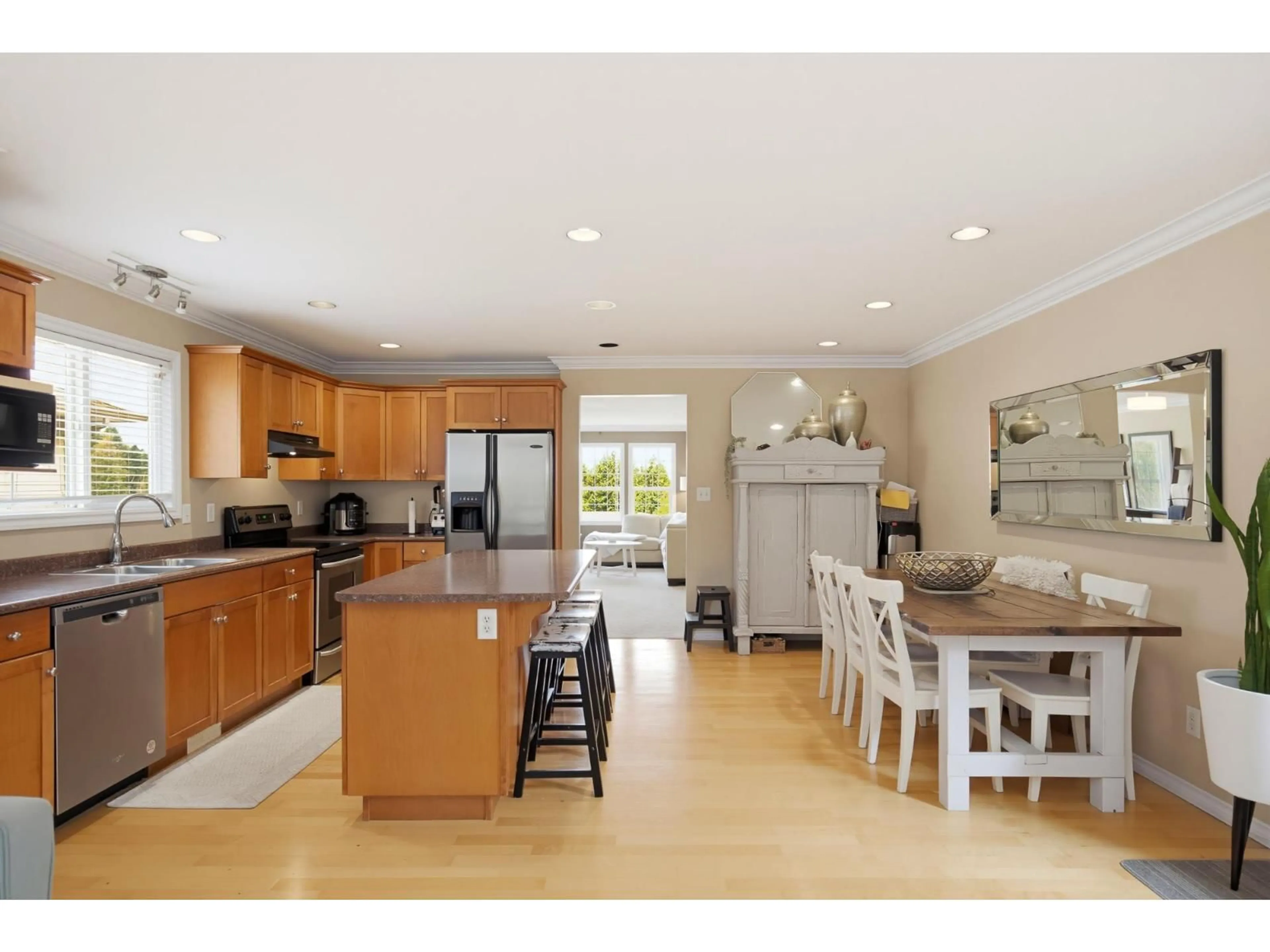 Open concept kitchen, unknown for 46193 STONEVIEW DRIVE, Chilliwack British Columbia V2R5W8
