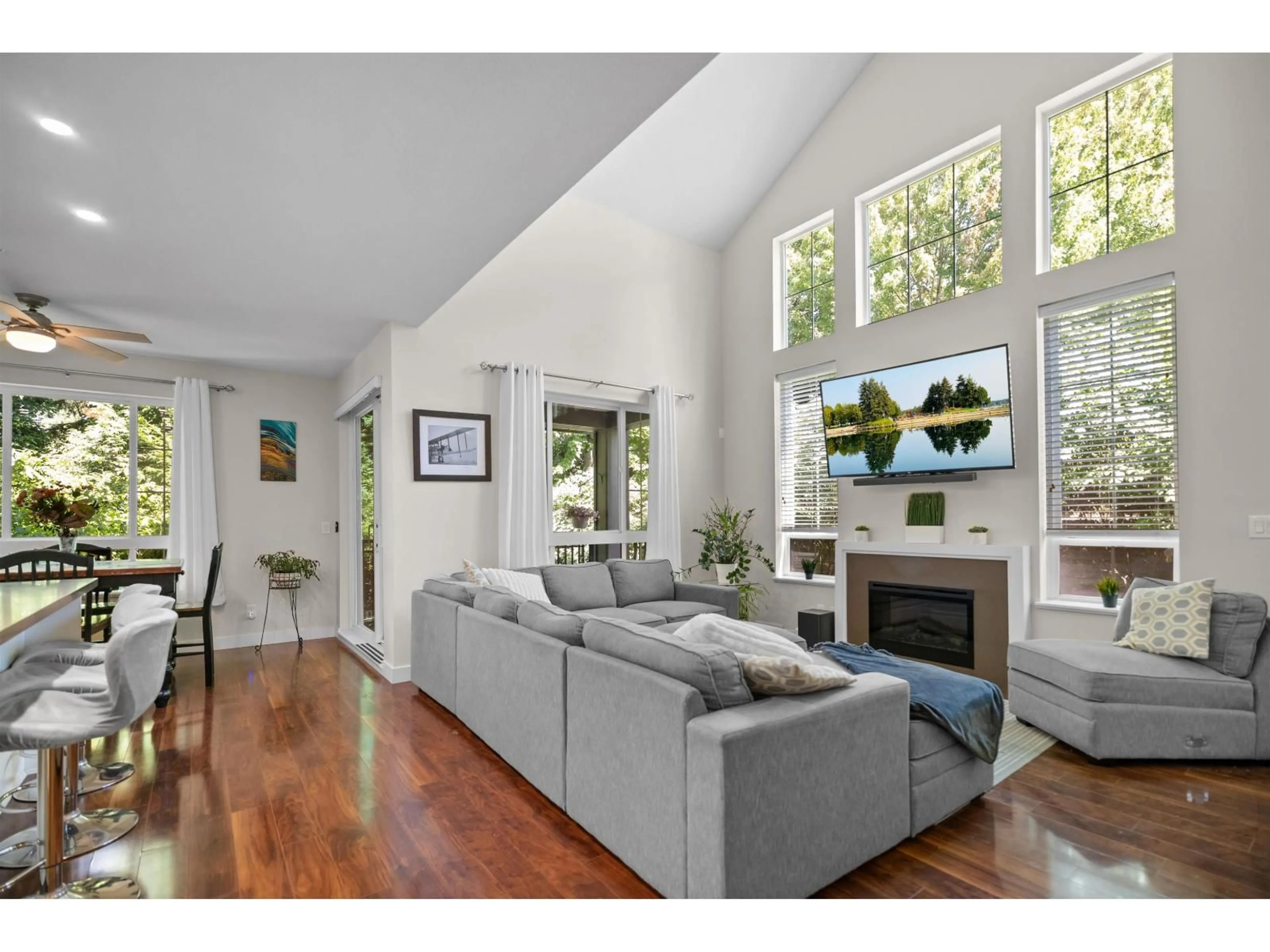 Living room with furniture, wood/laminate floor for 24 - 21867 50 AVENUE, Langley British Columbia V3A3T2