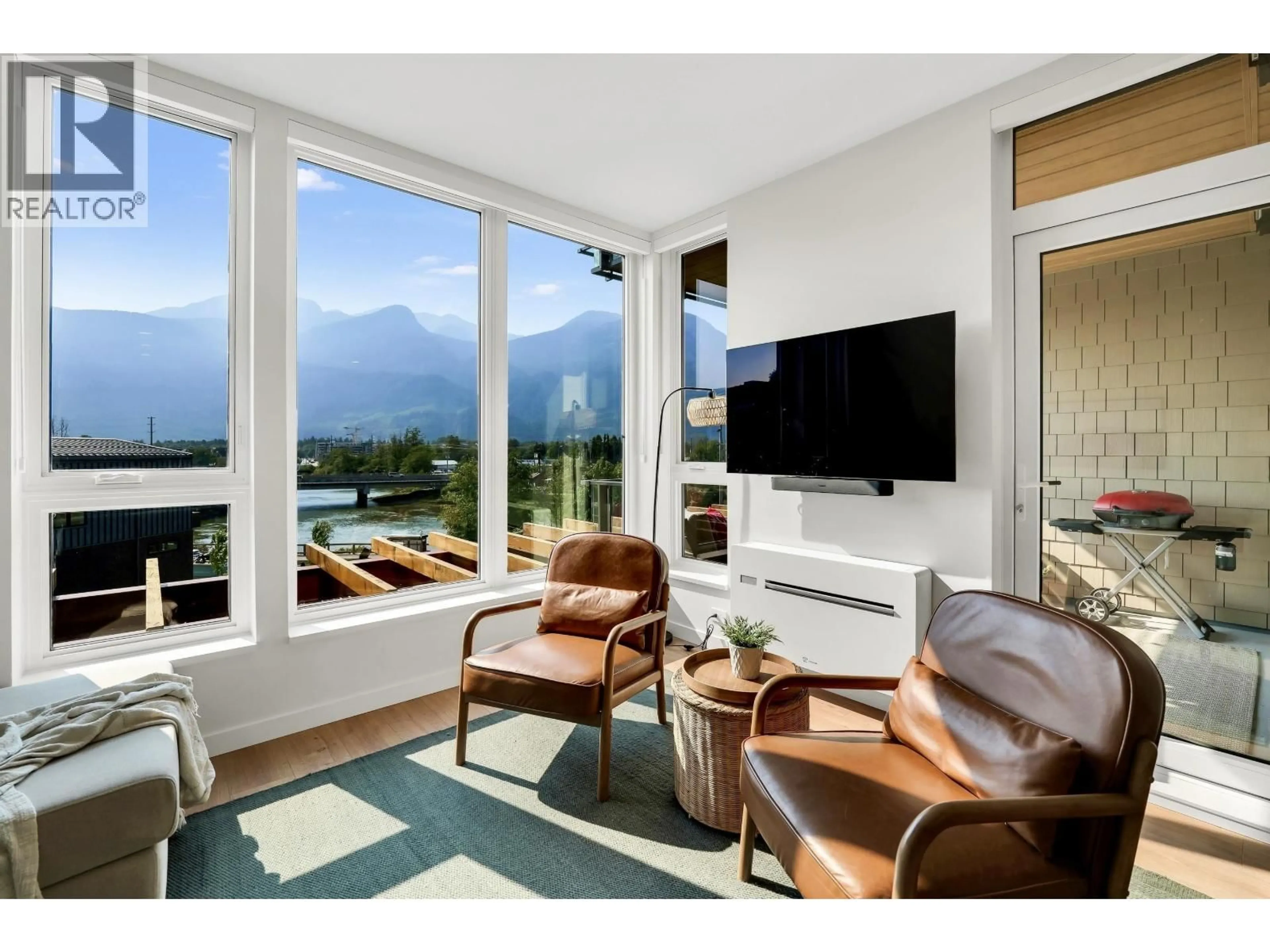Living room with furniture, unknown for 313 - 1506 SCOTT CRESCENT, Squamish British Columbia V8B1G4