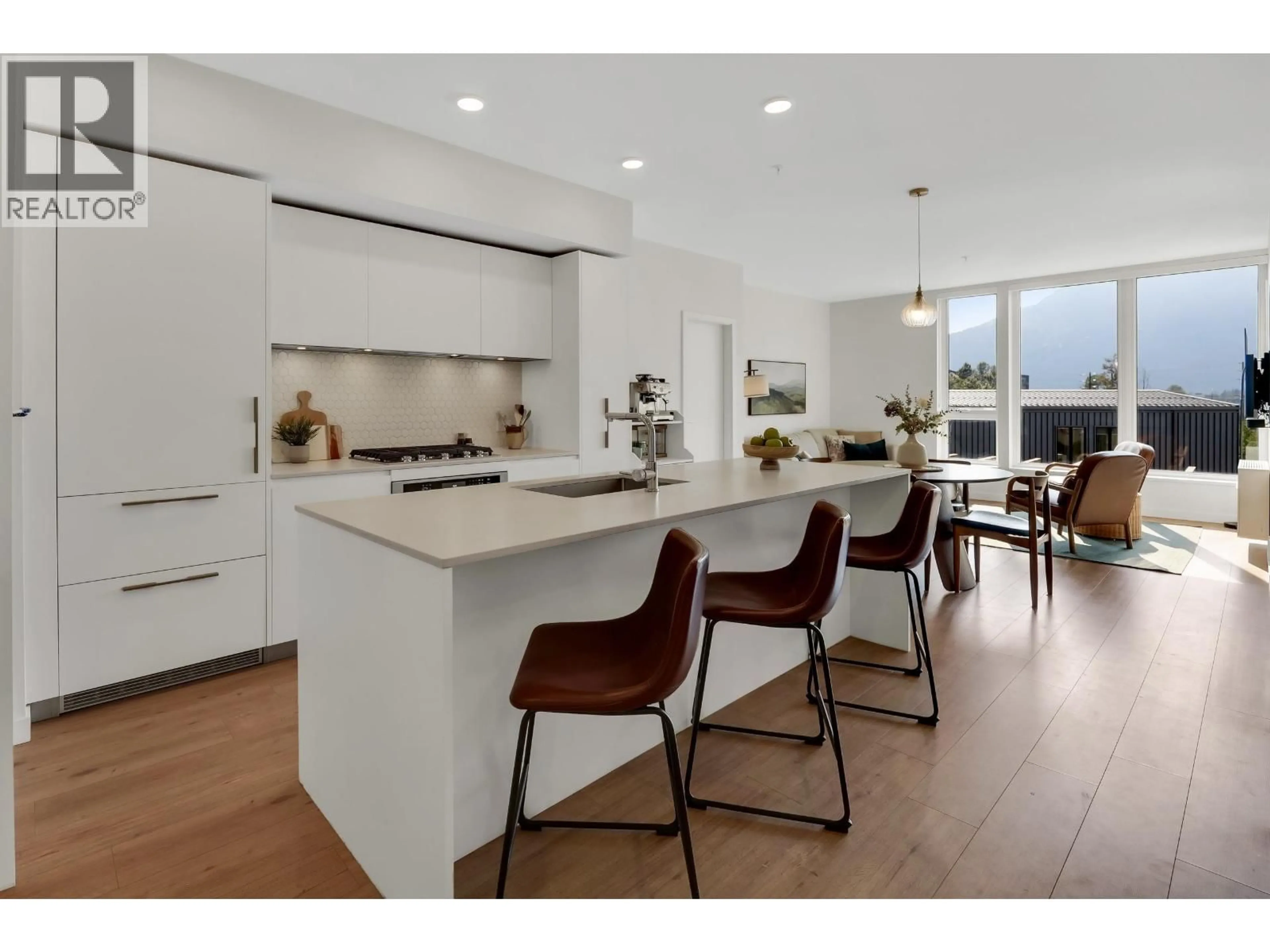 Open concept kitchen, wood/laminate floor for 313 - 1506 SCOTT CRESCENT, Squamish British Columbia V8B1G4