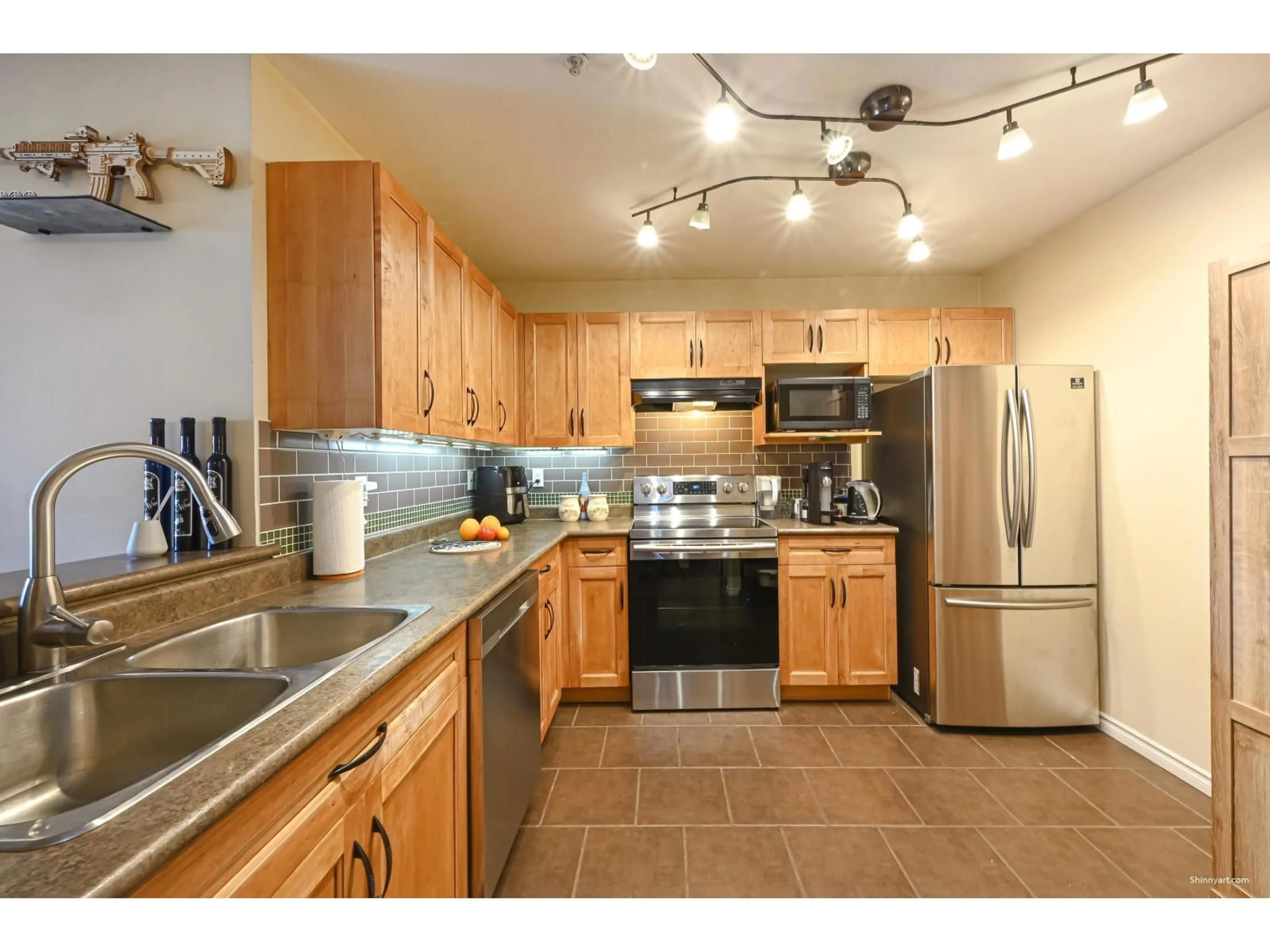 Standard kitchen, unknown for 103 - 20881 56 AVENUE, Langley British Columbia V3A3Z3