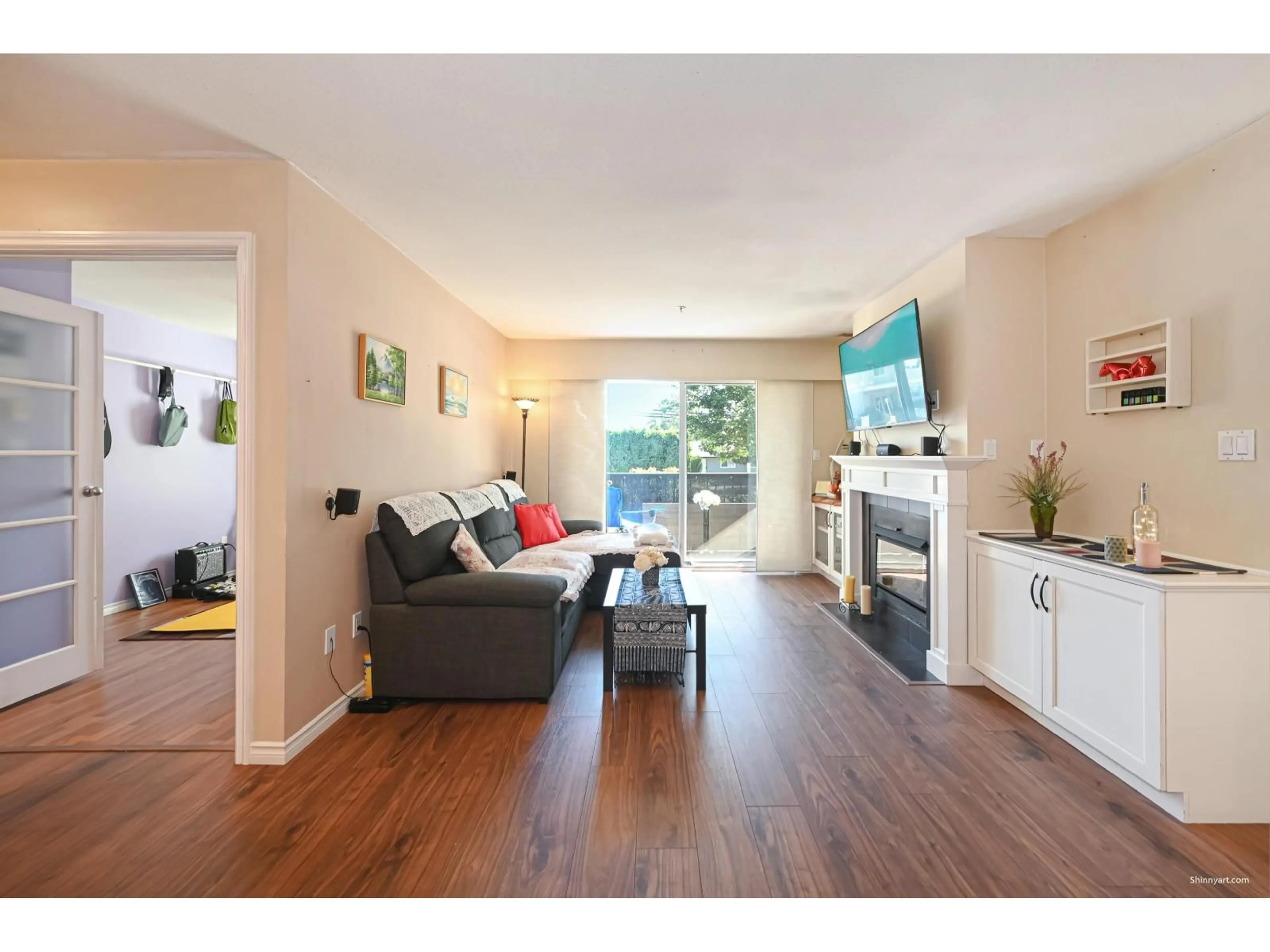 Living room with furniture, wood/laminate floor for 103 - 20881 56 AVENUE, Langley British Columbia V3A3Z3