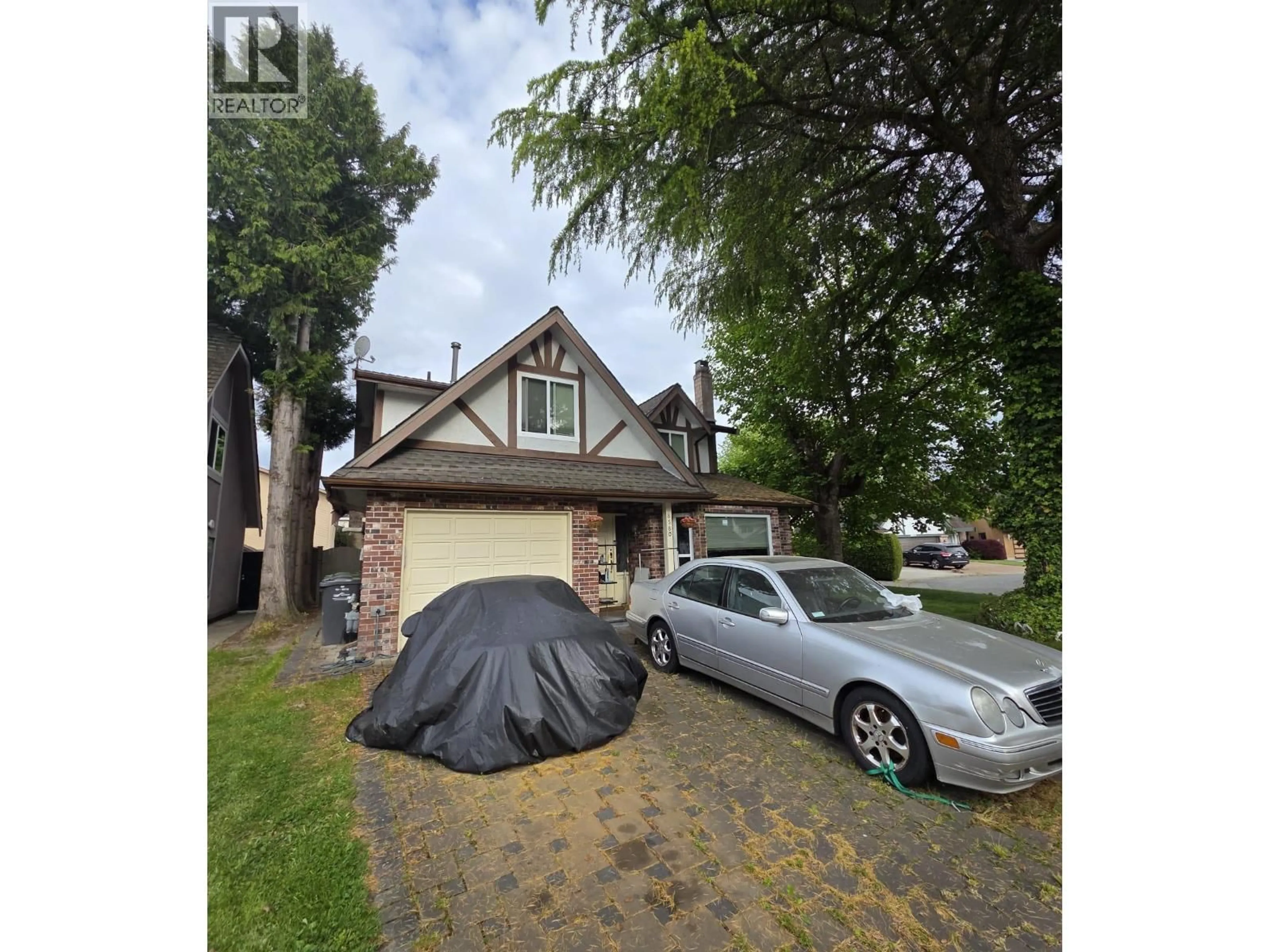 A pic from outside/outdoor area/front of a property/back of a property/a pic from drone, street for 8580 DAKOTA PLACE, Richmond British Columbia V7C4Y6