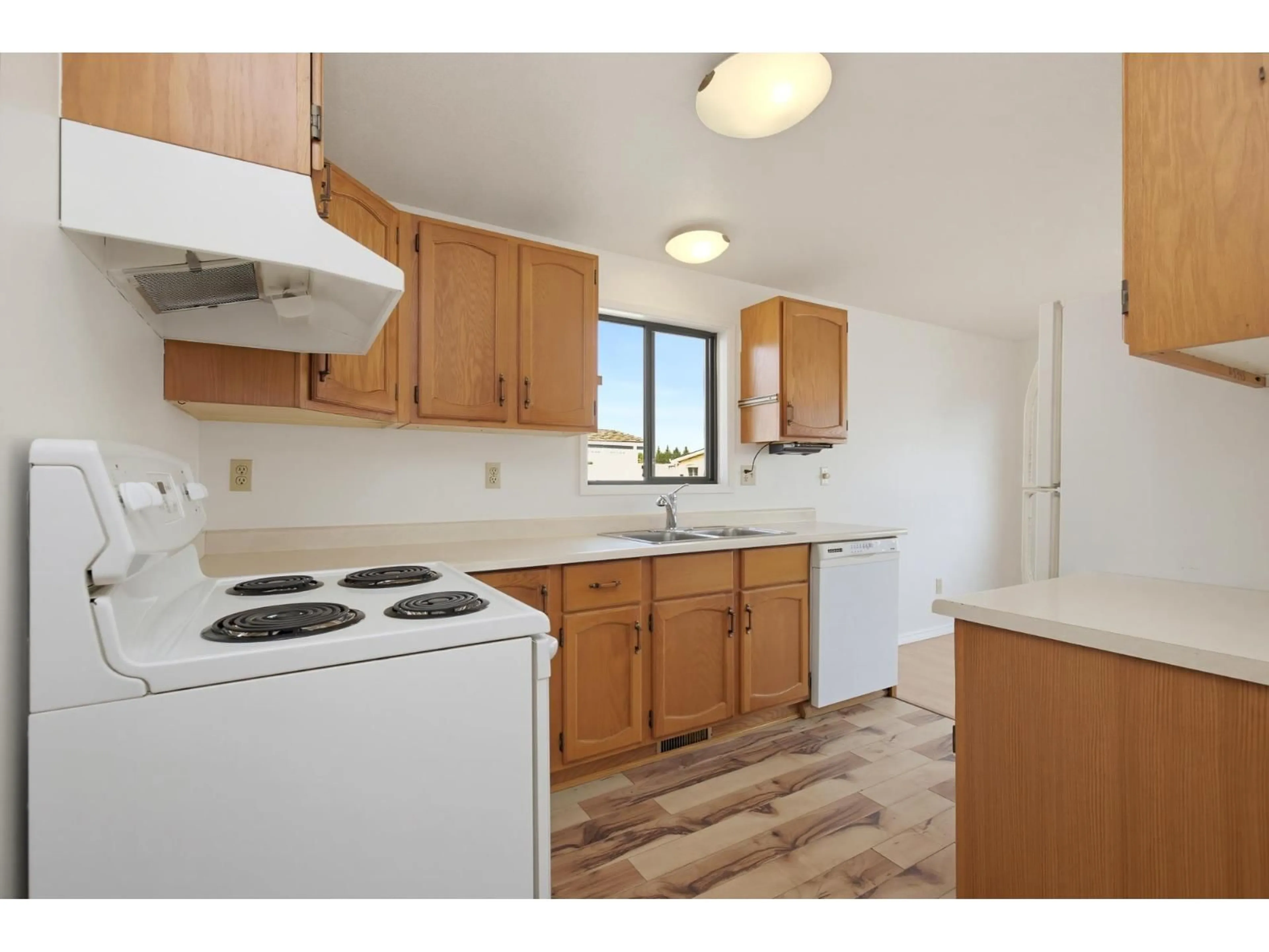 Standard kitchen, unknown for 190 - 27111 0 AVENUE, Langley British Columbia V4A6Y8