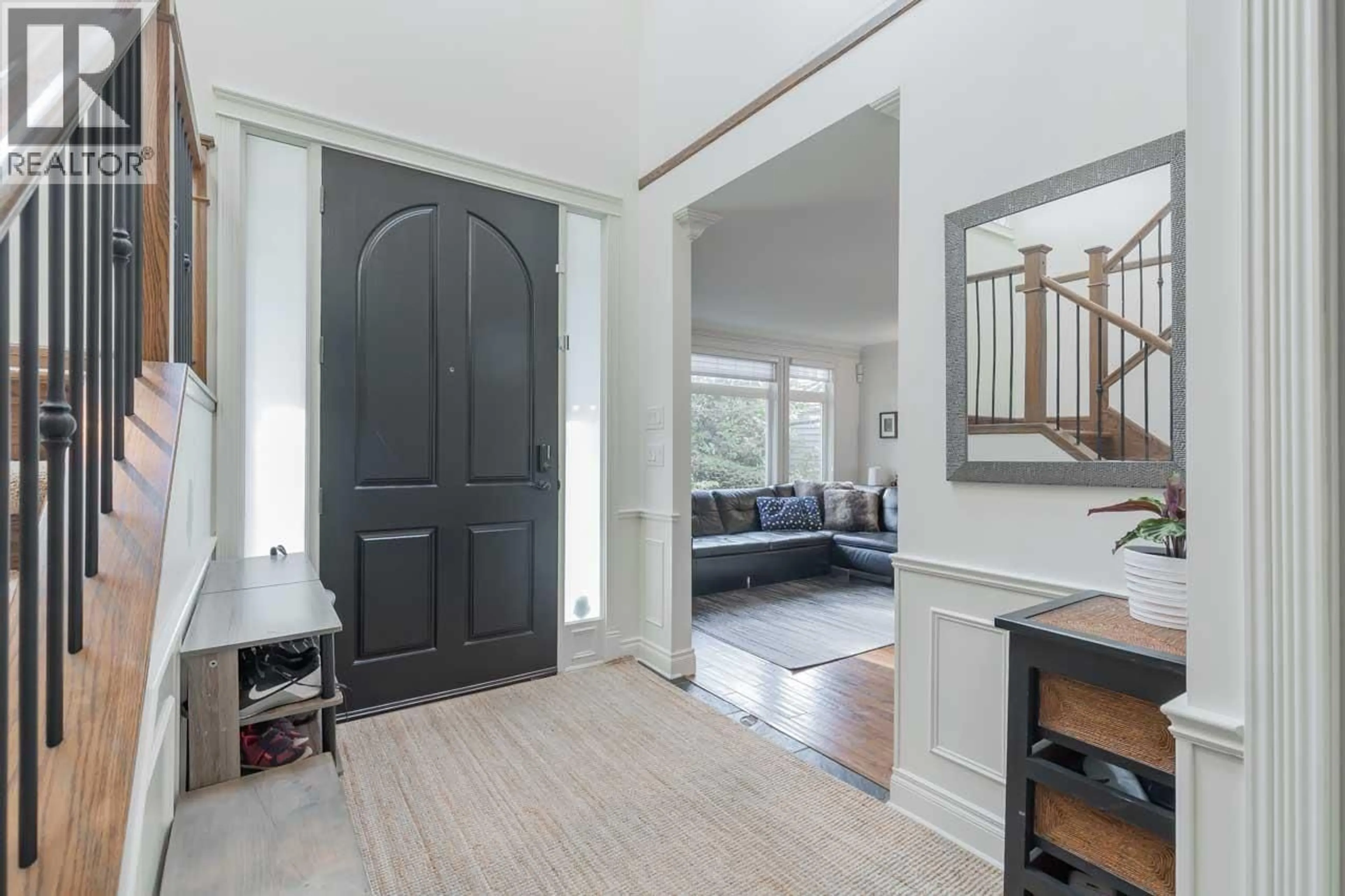 Indoor entryway for 5890 BRAEMAR AVENUE, Burnaby British Columbia V5E3L5