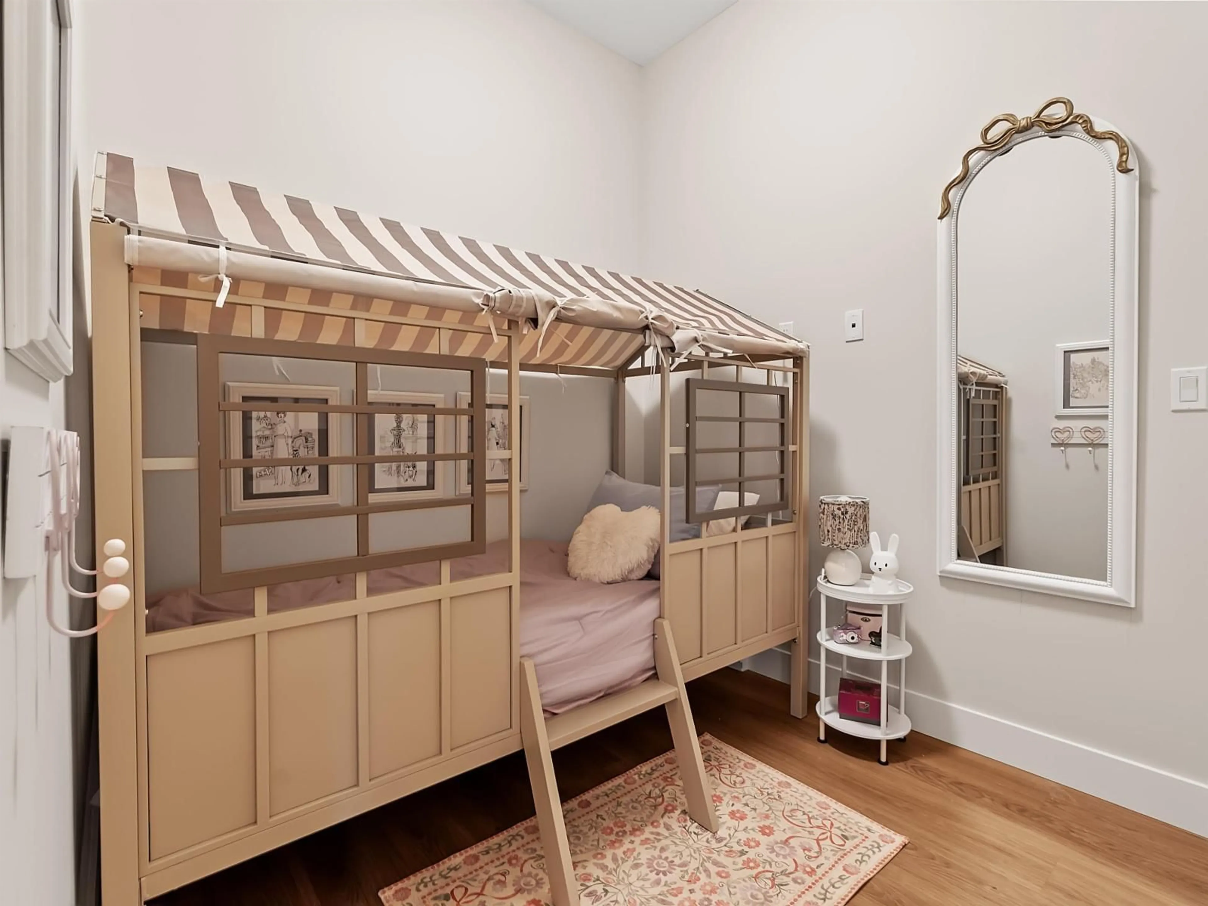 Bedroom with bed, unknown for 210 - 20926 83 AVENUE, Langley British Columbia V2Y3Y9