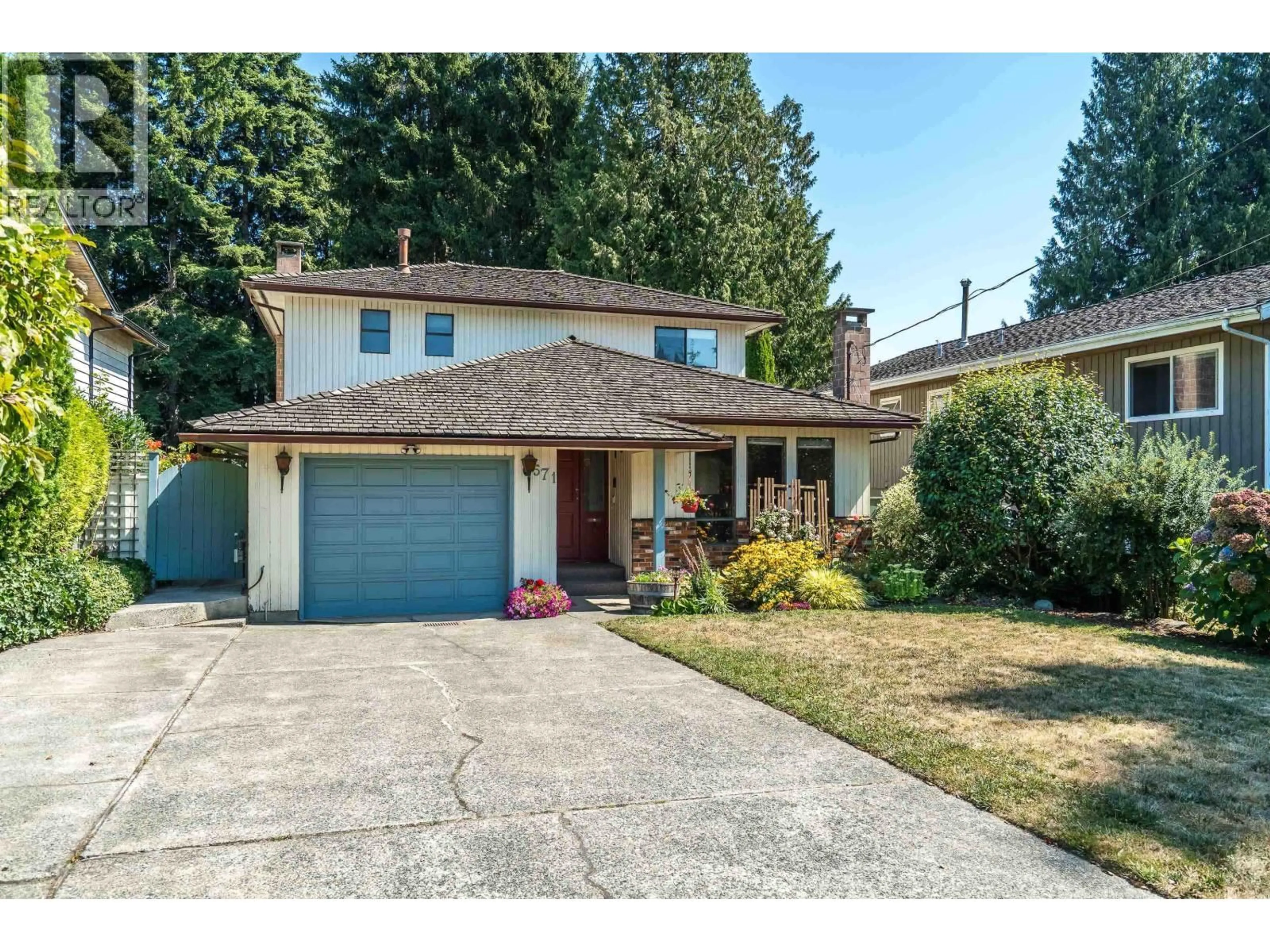 Home with vinyl exterior material, street for 571 BERRY STREET, Coquitlam British Columbia V3J5T5