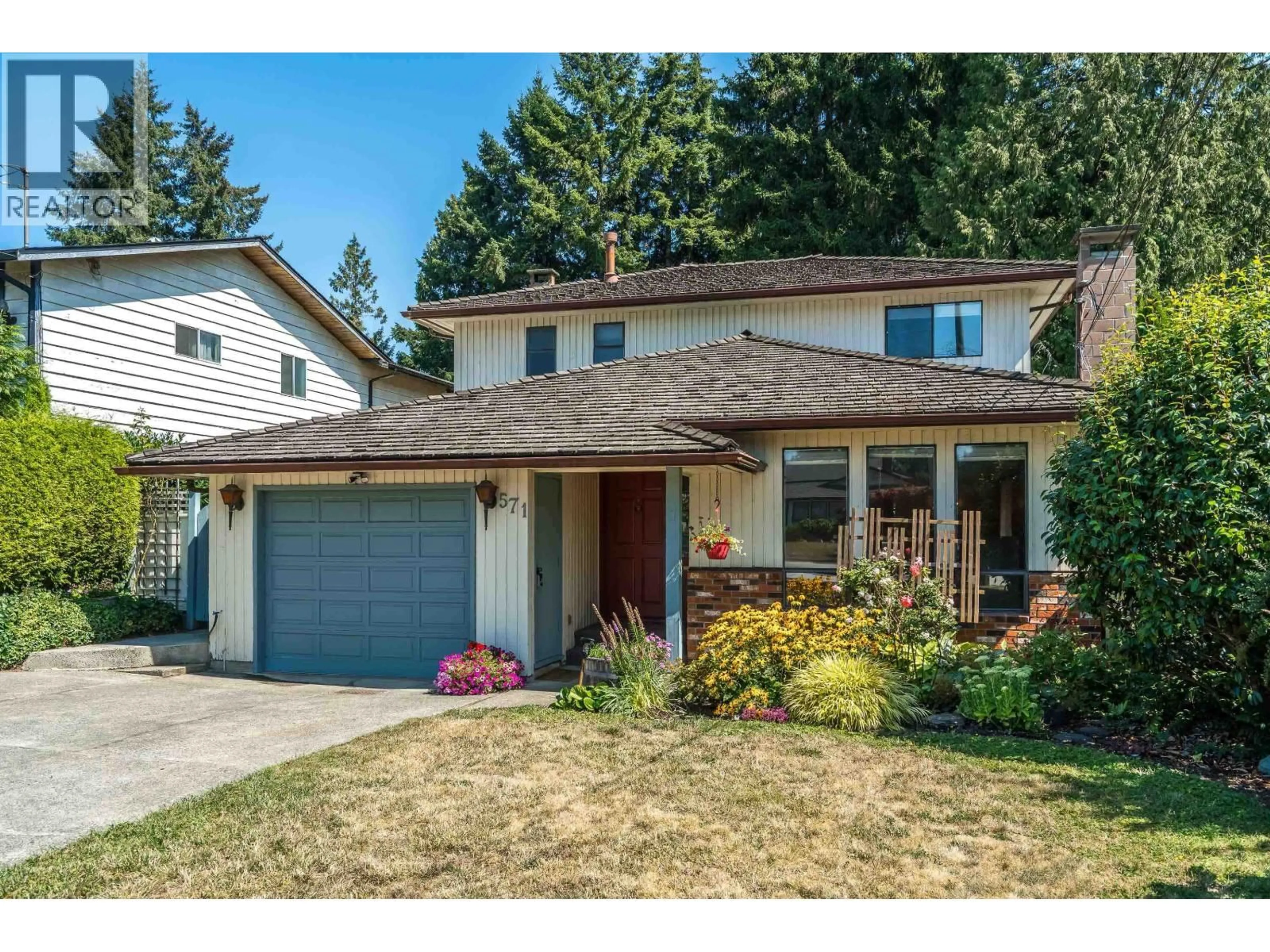 Home with vinyl exterior material, street for 571 BERRY STREET, Coquitlam British Columbia V3J5T5