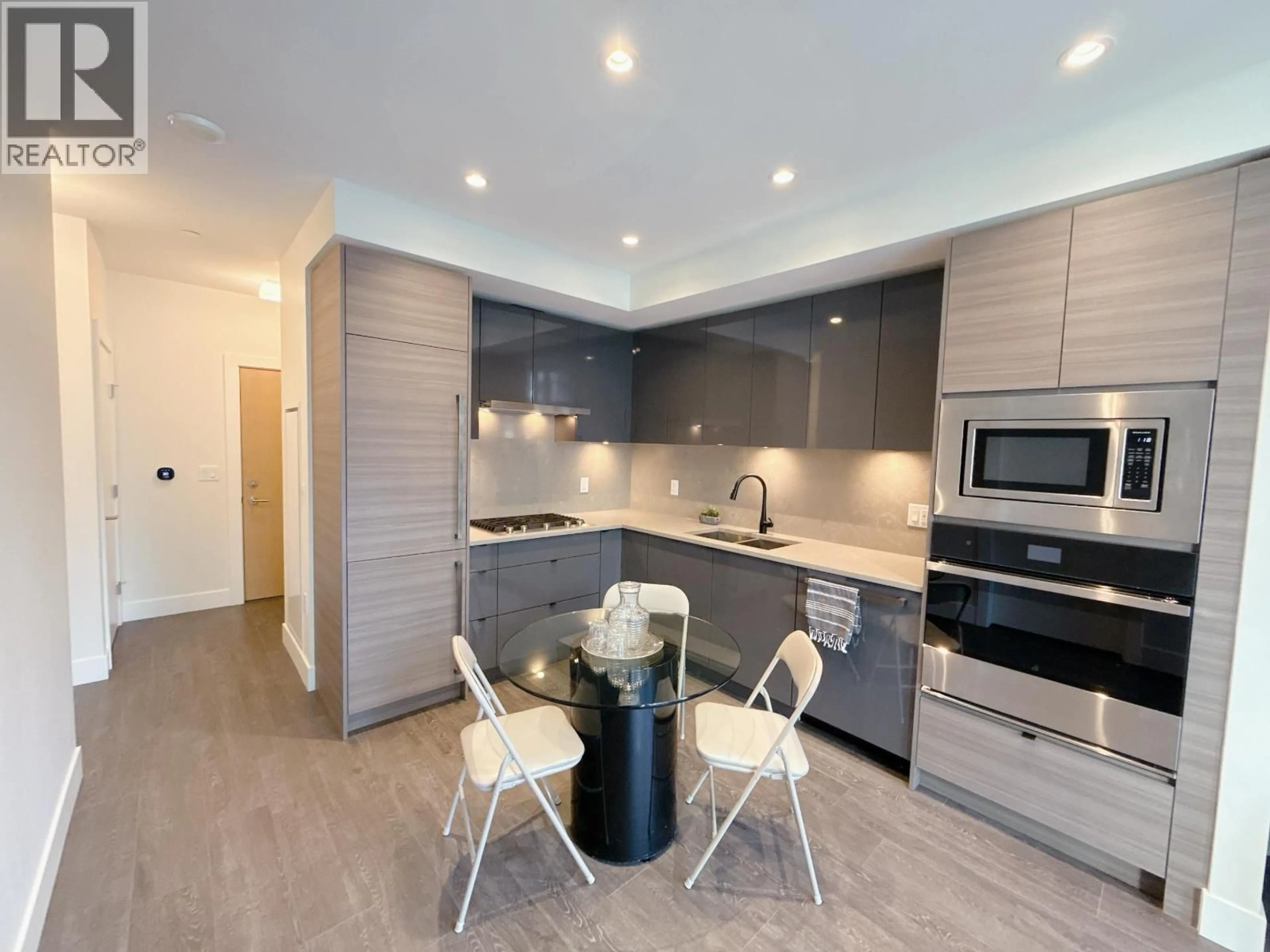 Contemporary kitchen, unknown for 321 - 3438 SAWMILL CRESCENT, Vancouver British Columbia V5S0E3