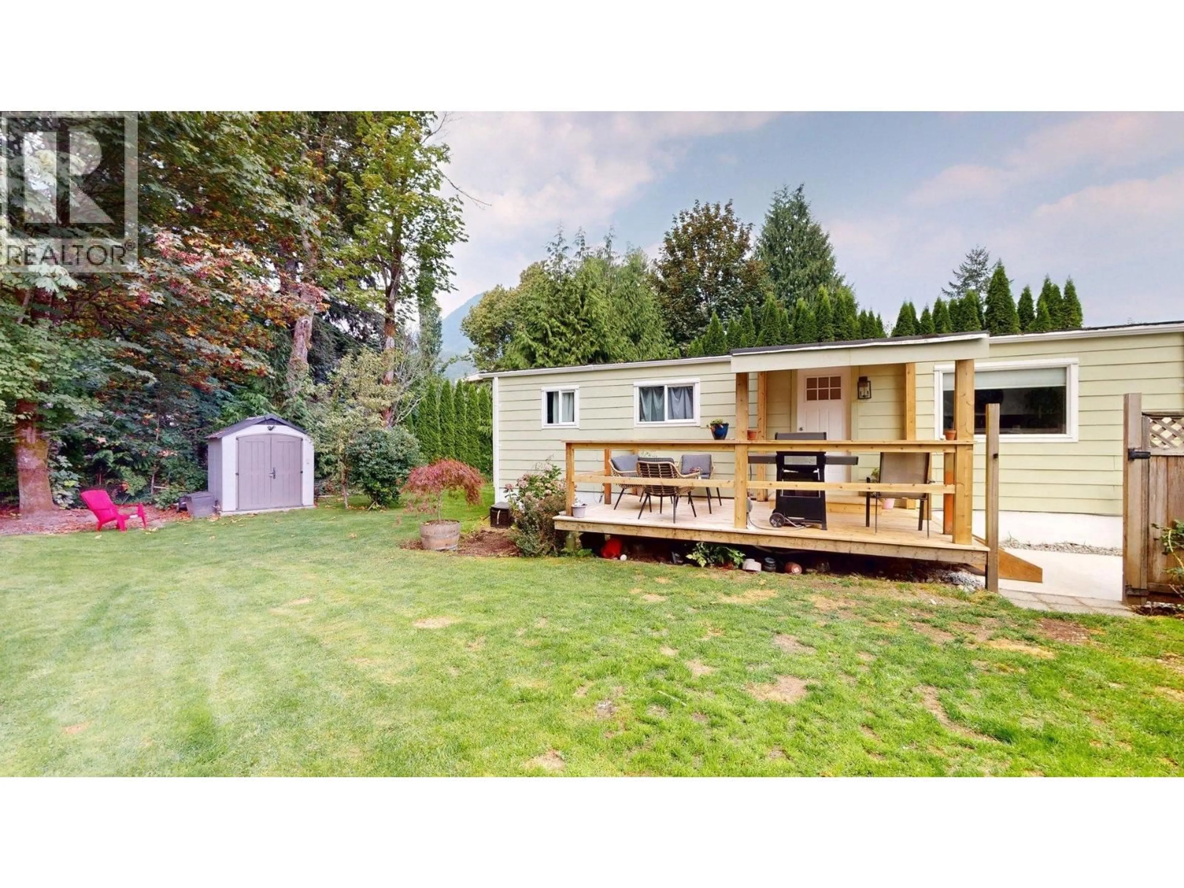 Home with vinyl exterior material, unknown for 8 - 39884 GOVERNMENT ROAD, Squamish British Columbia V8B0B1