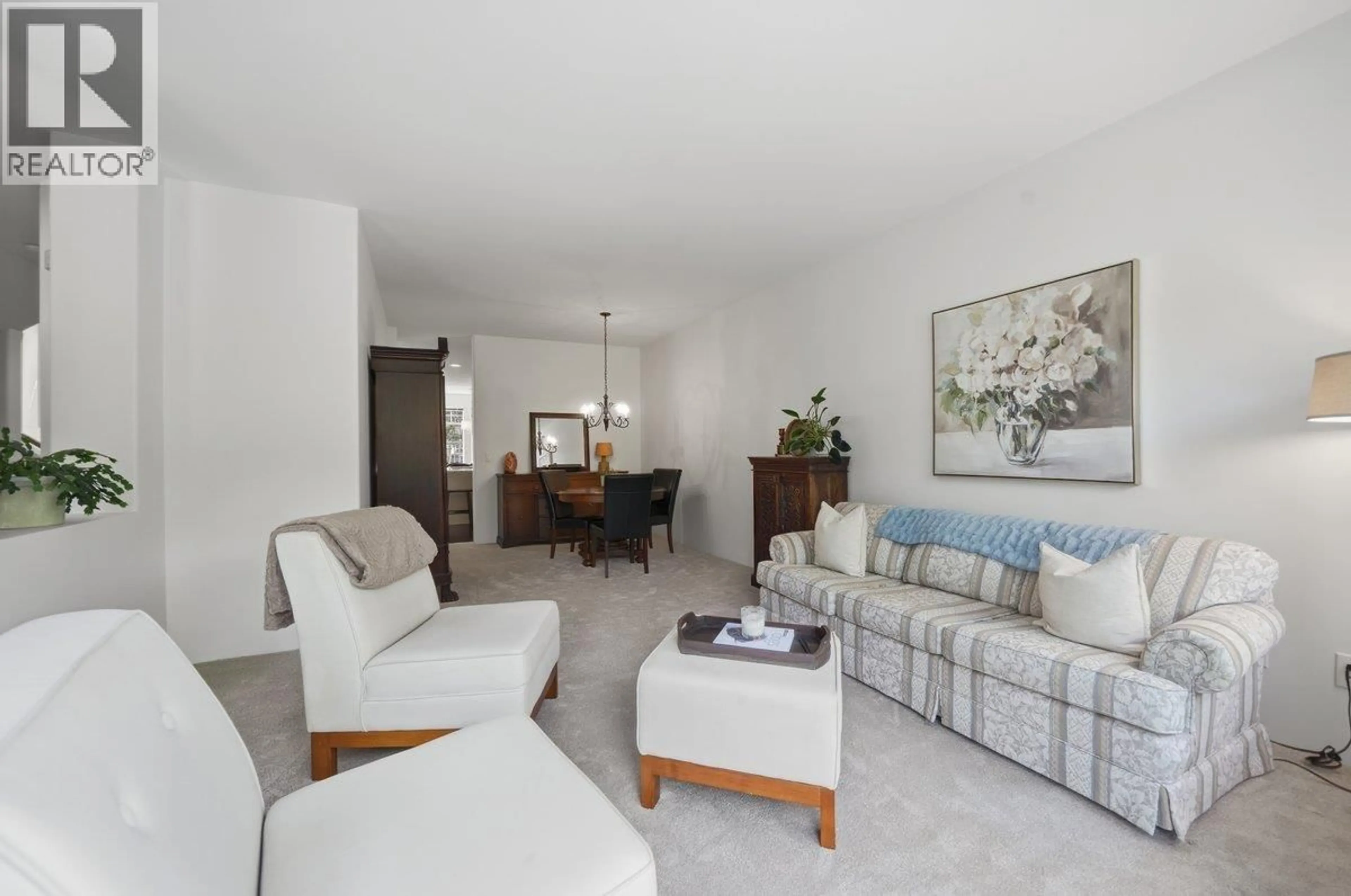 Living room with furniture, unknown for 1983 PARKWAY BOULEVARD, Coquitlam British Columbia V3E3J8
