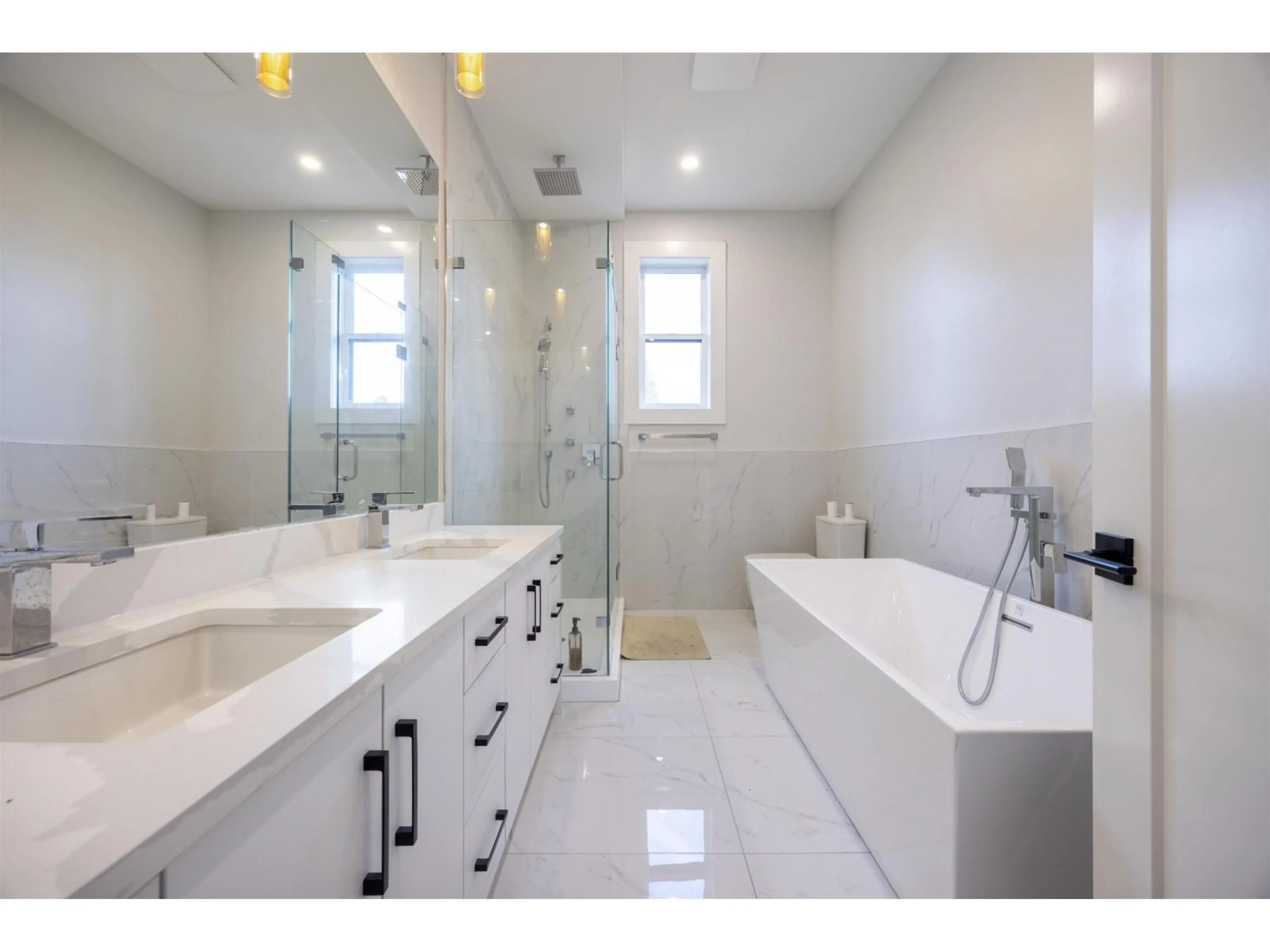 Contemporary bathroom, ceramic/tile floor for 15799 MCBETH ROAD, Surrey British Columbia V4A1X9