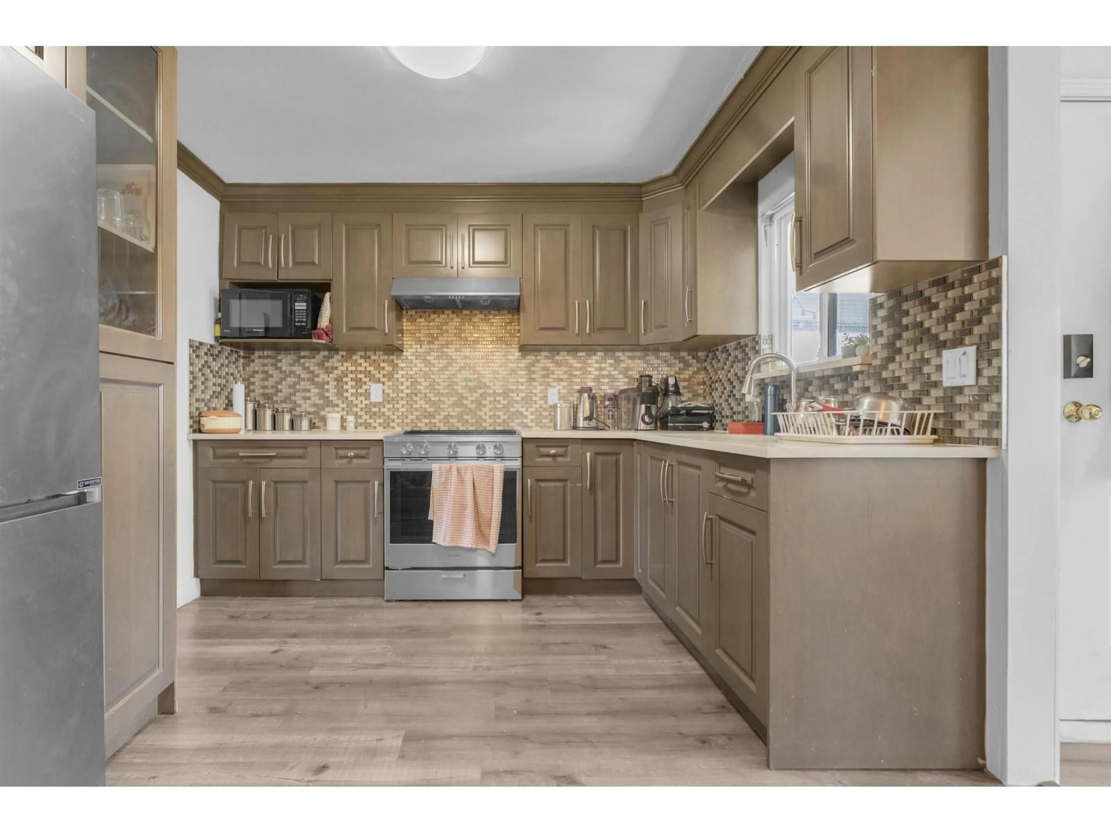 Open concept kitchen, unknown for 13430 64 AVENUE, Surrey British Columbia V3W8V6